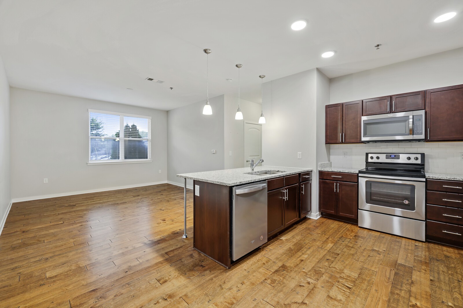 View Nashville, TN 37216 condo