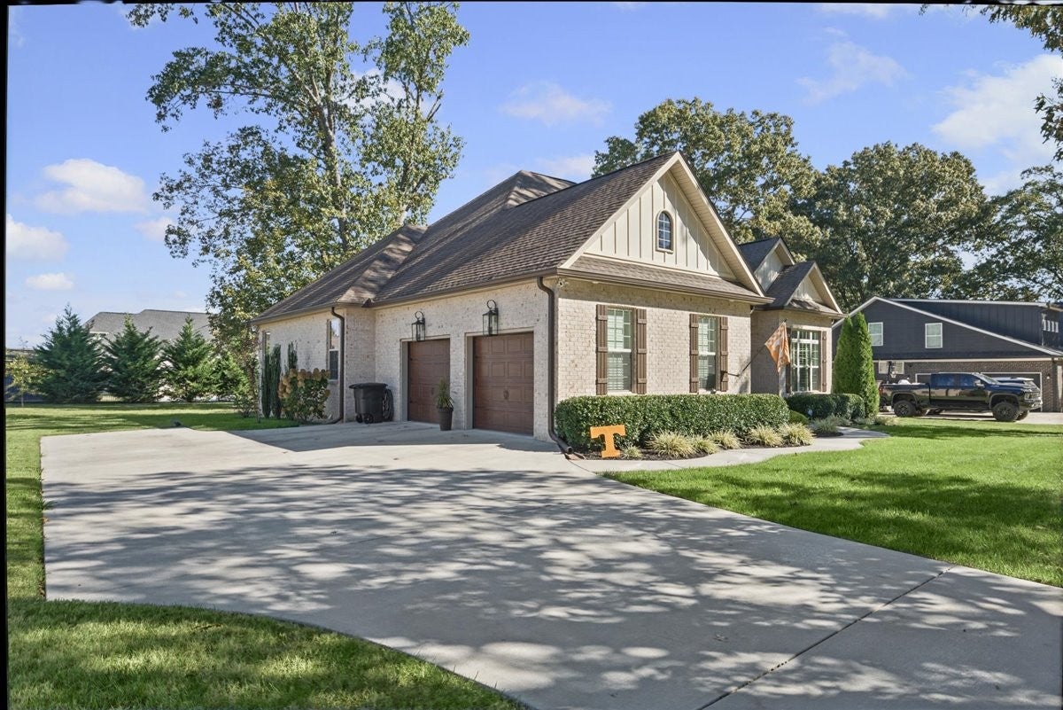 612 Lexington Cir