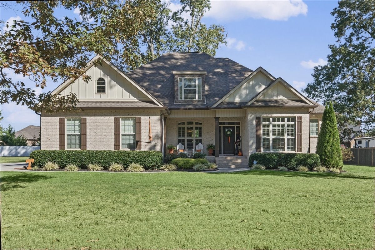 612 Lexington Cir