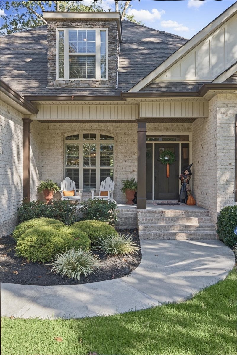 612 Lexington Cir