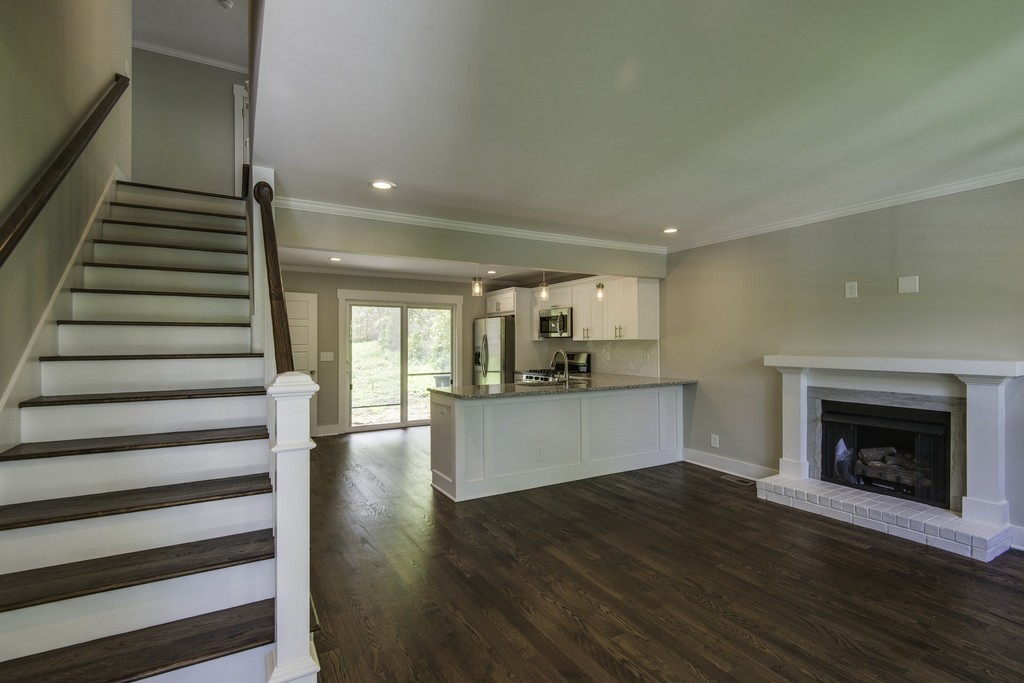 105 Evelyn Dr 1