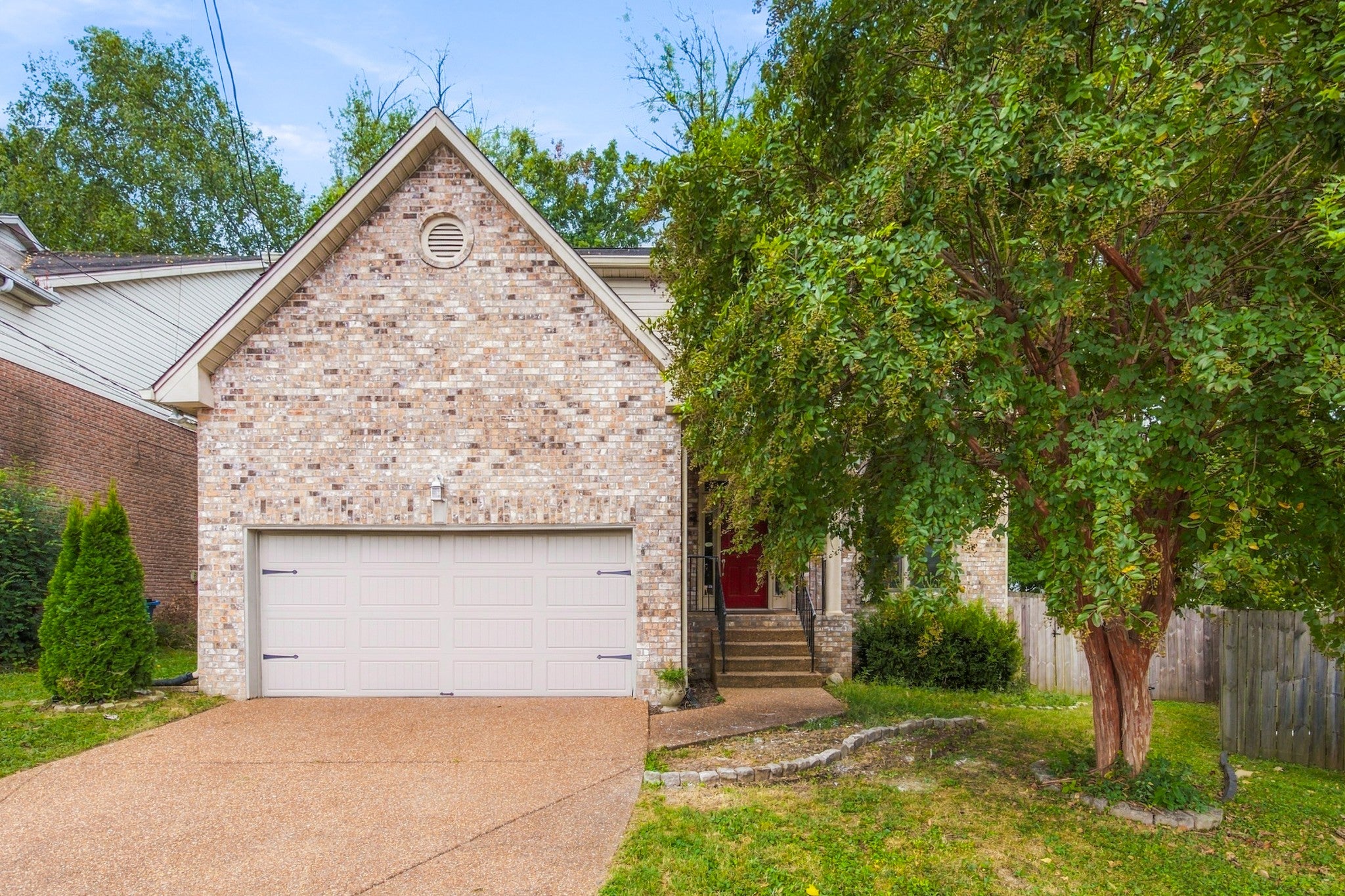 3.0-bed rental at 913 Magnolia Ct W