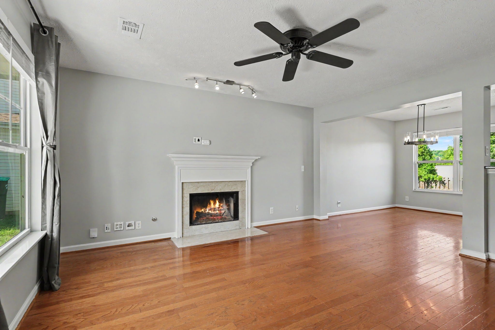 3933 Bridgeview Ln