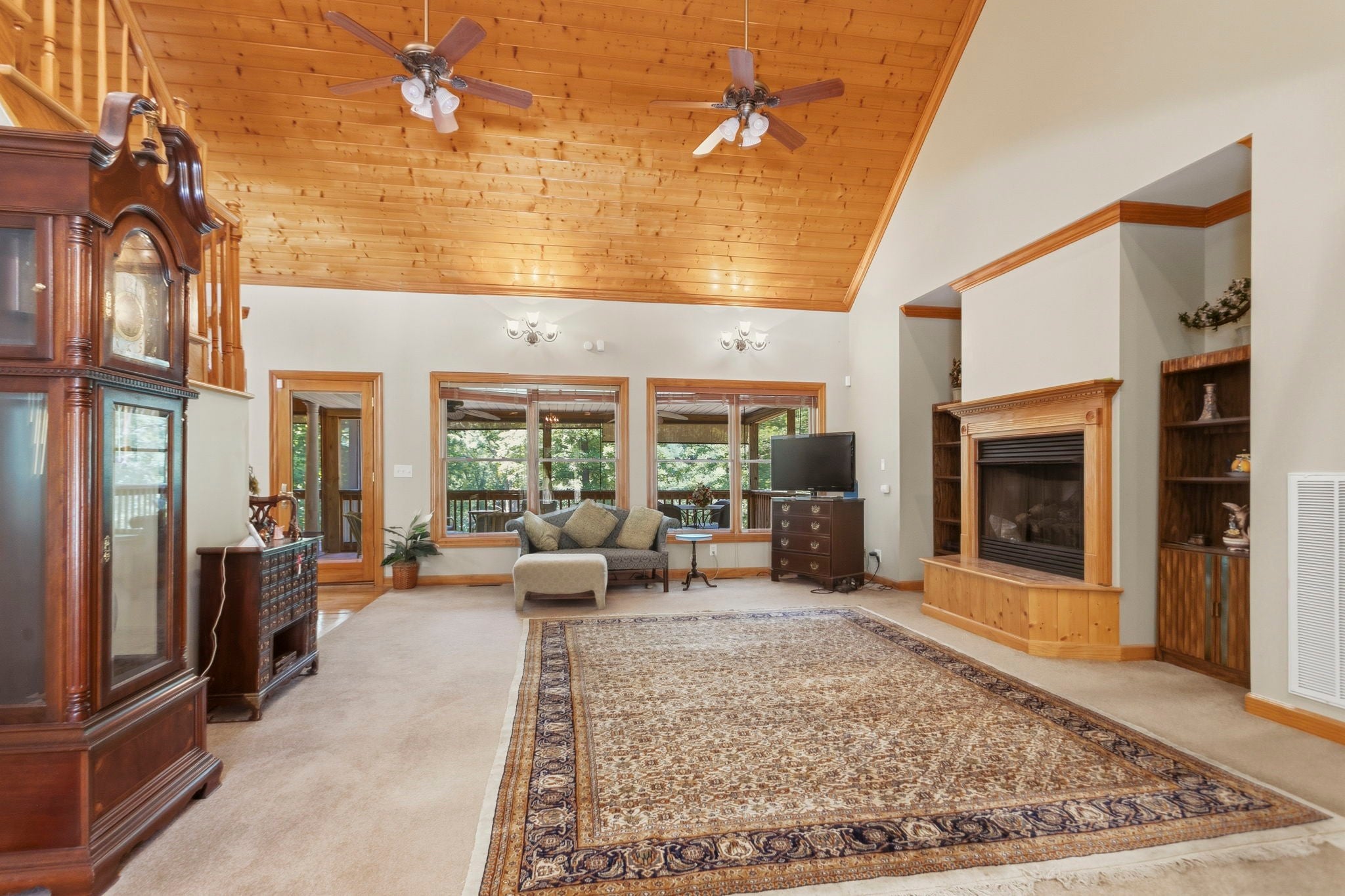 115 Long Point Dr