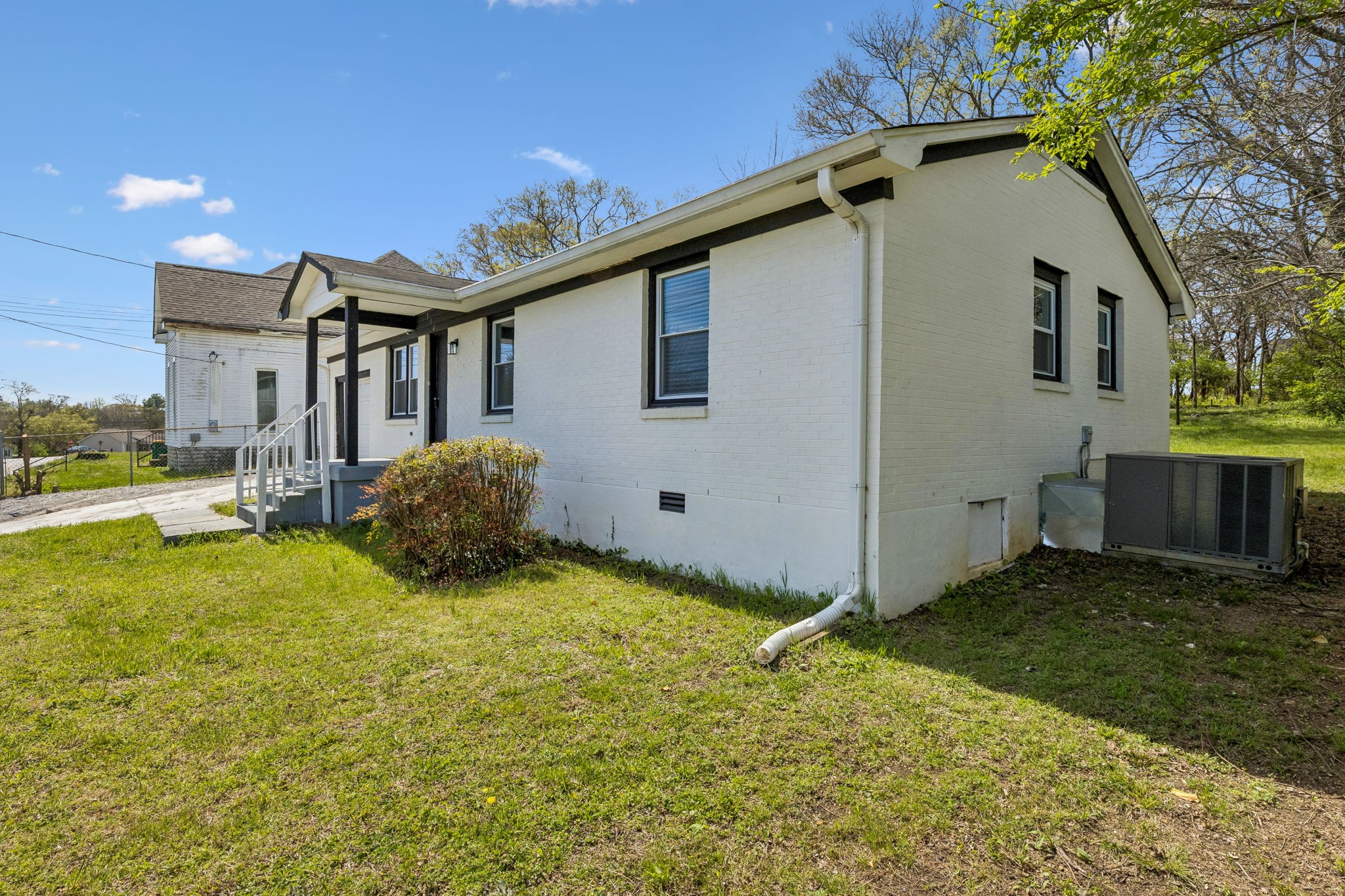 594 5th Ave N