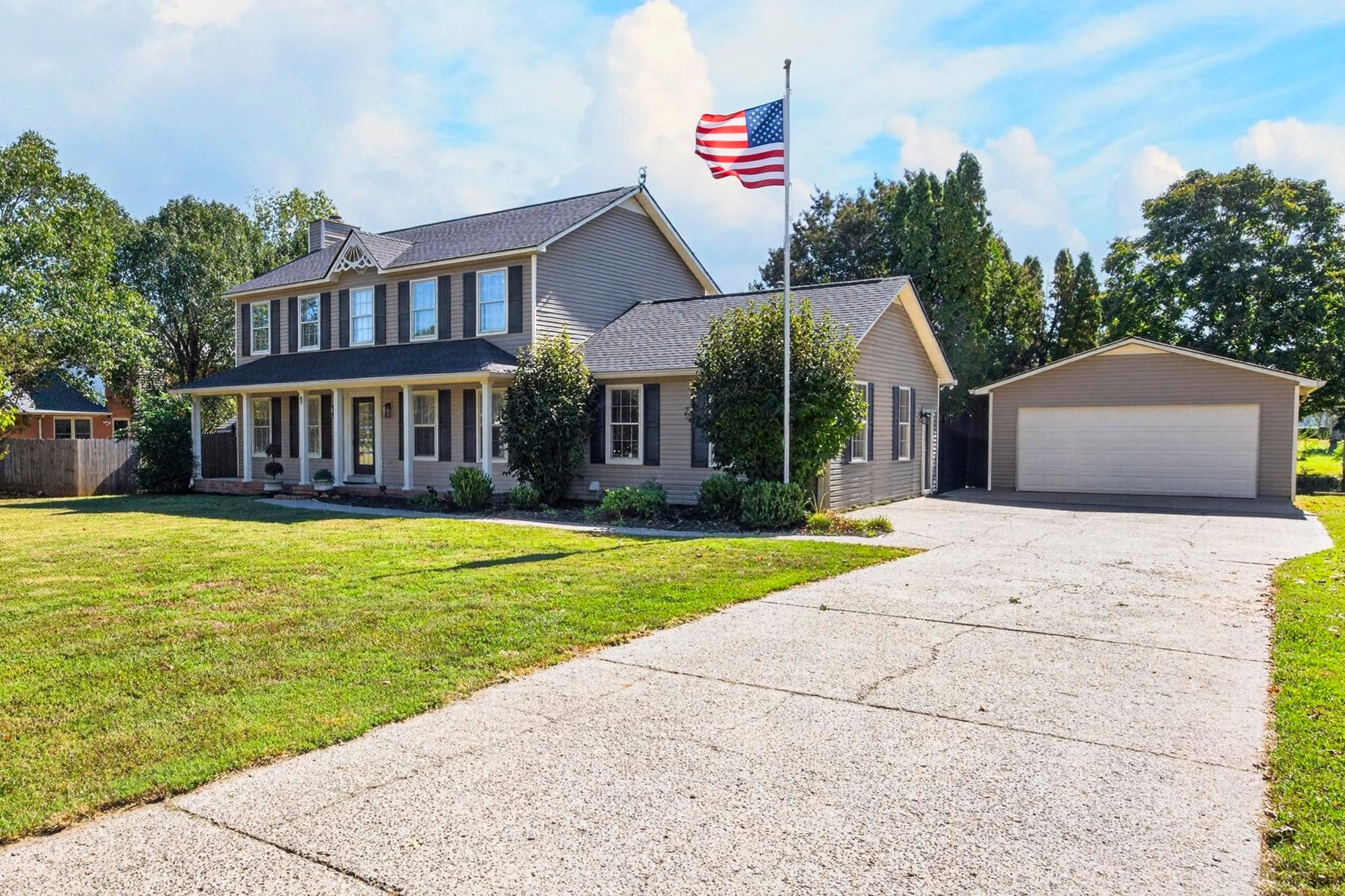 2407 Riverstone Dr