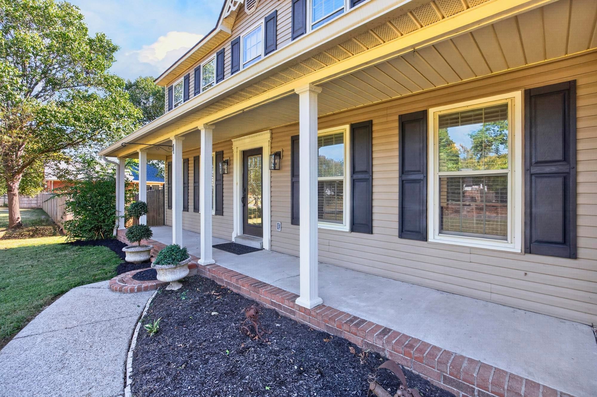 2407 Riverstone Dr