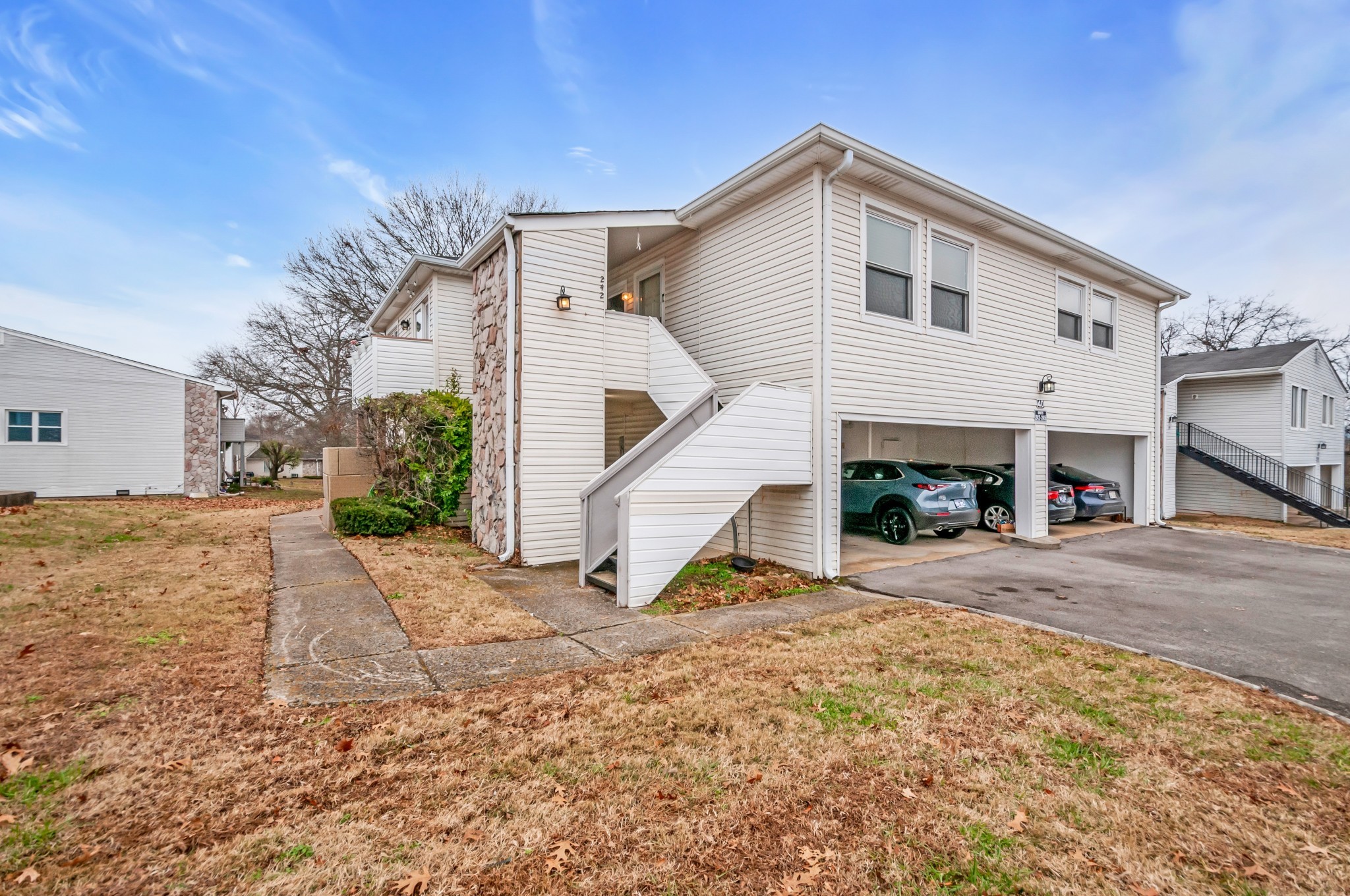 810 Bellevue 242