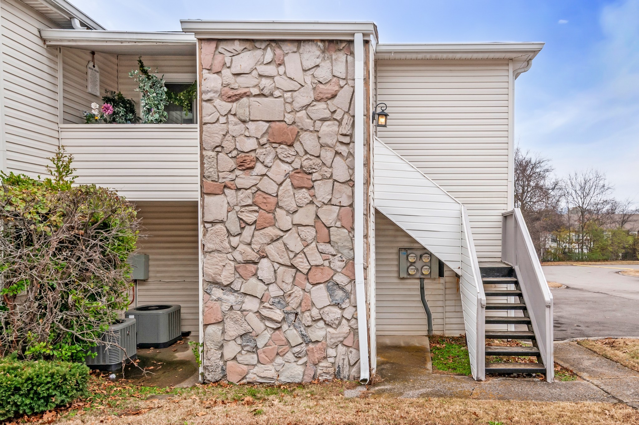 810 Bellevue 242