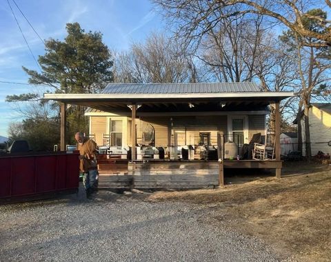 Photo of 300 W Tennessee St W, Collinwood, TN 38450 (MLS # 3067302)