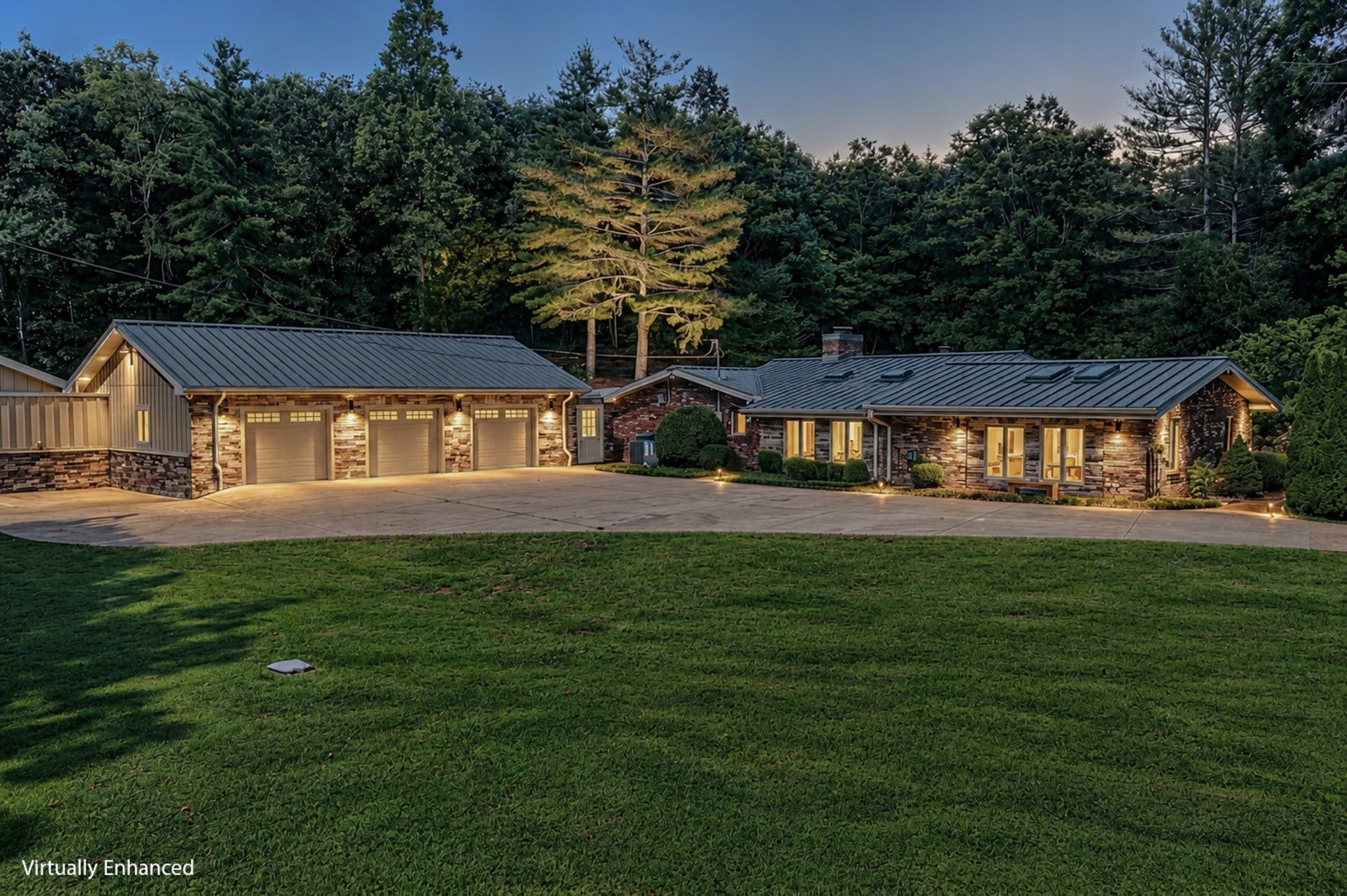 3-bed home at 8100 Charlotte Pike, Nashville, sold September 30, 2026