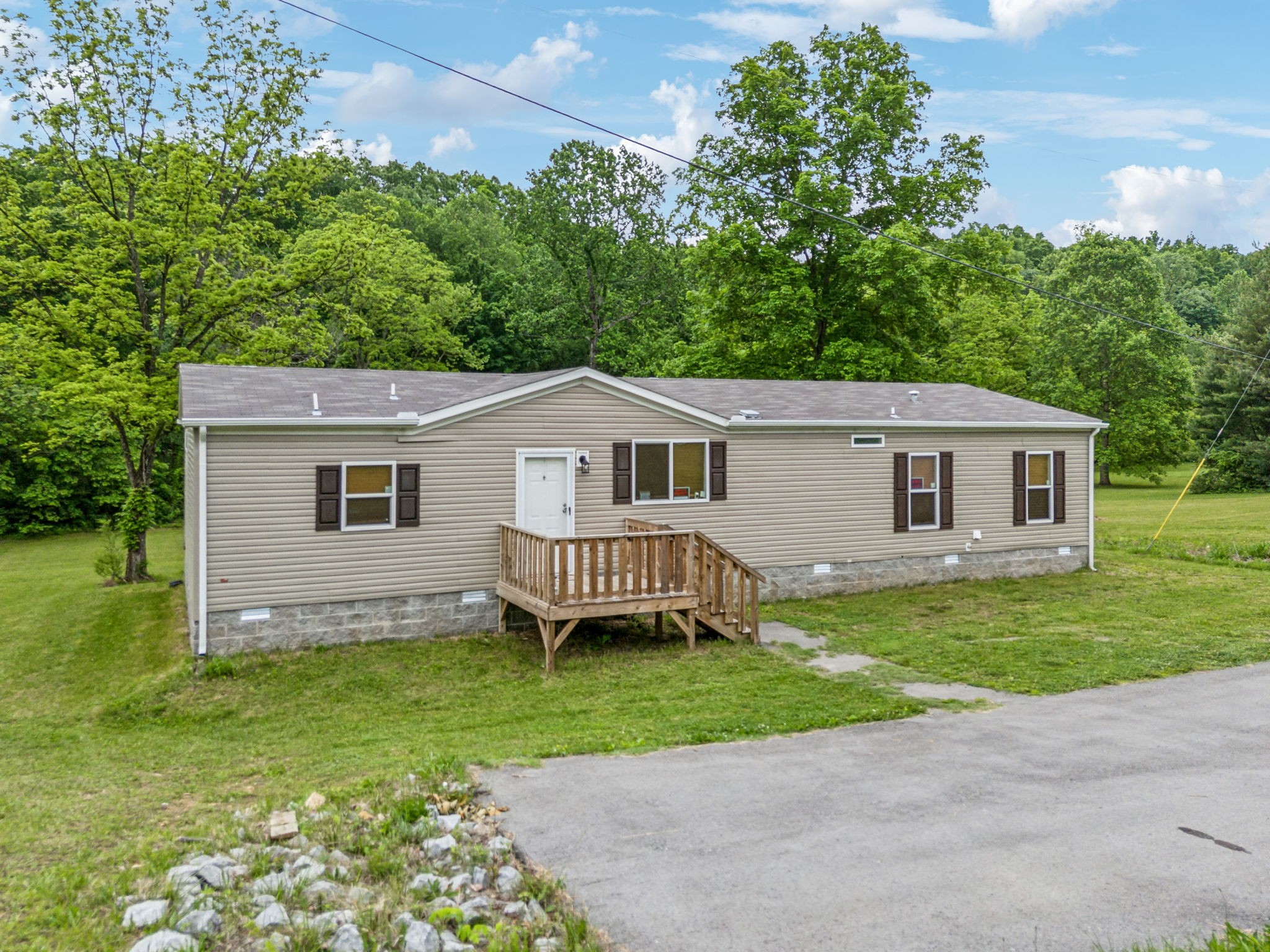 6834 Highway 31 E