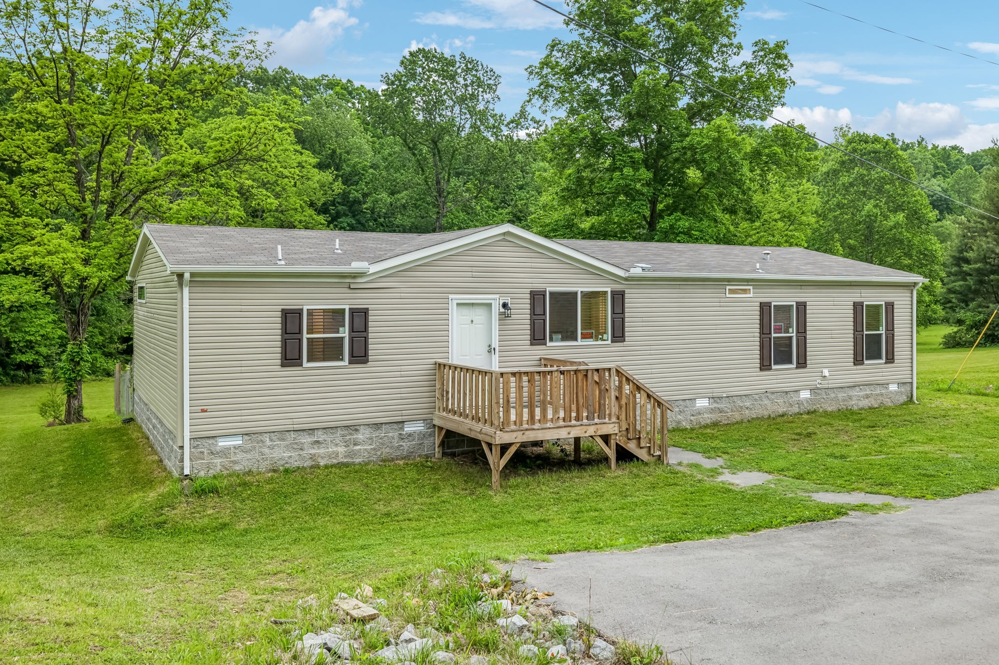 6834 Highway 31 E