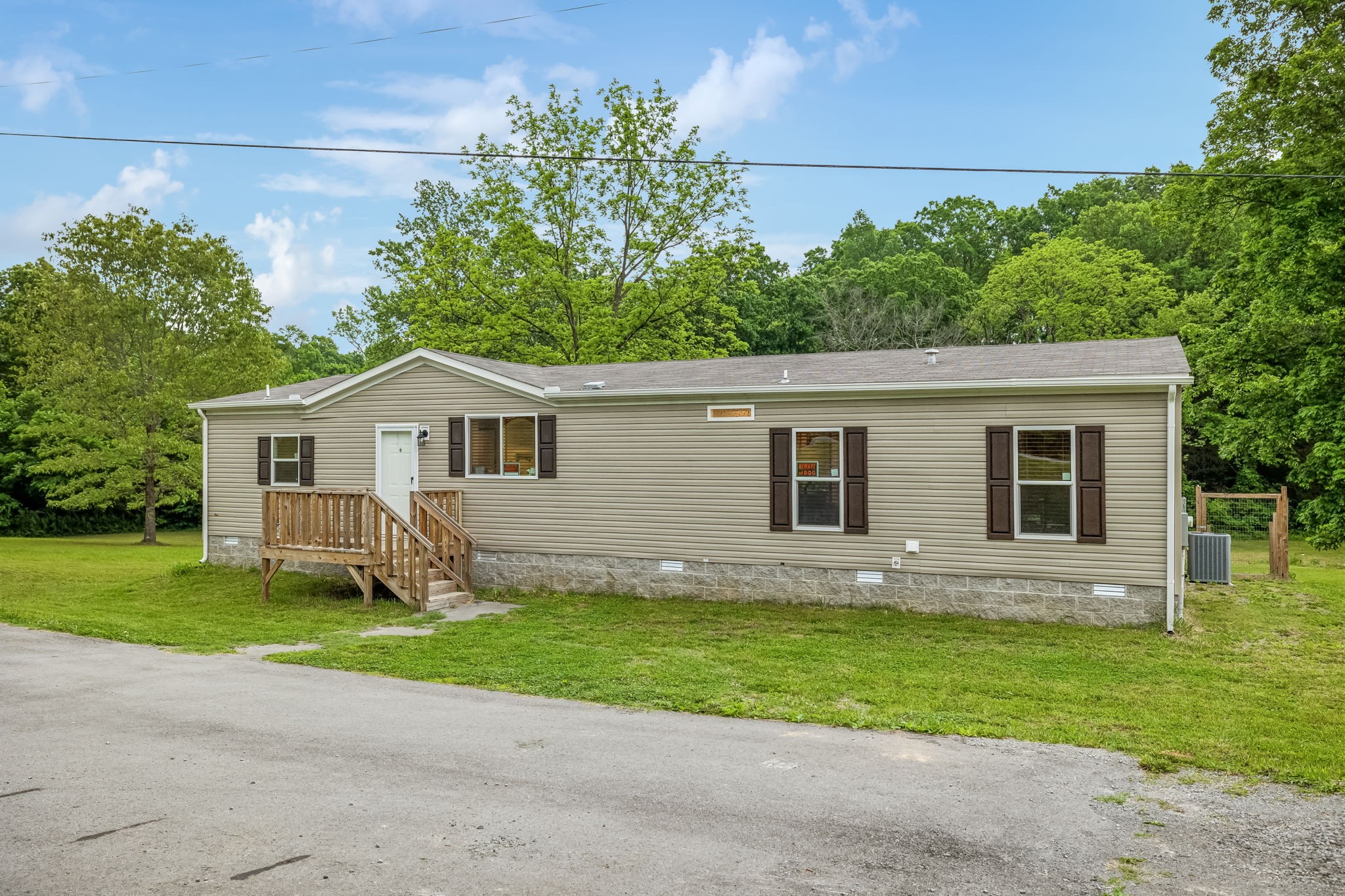 6834 Highway 31 E