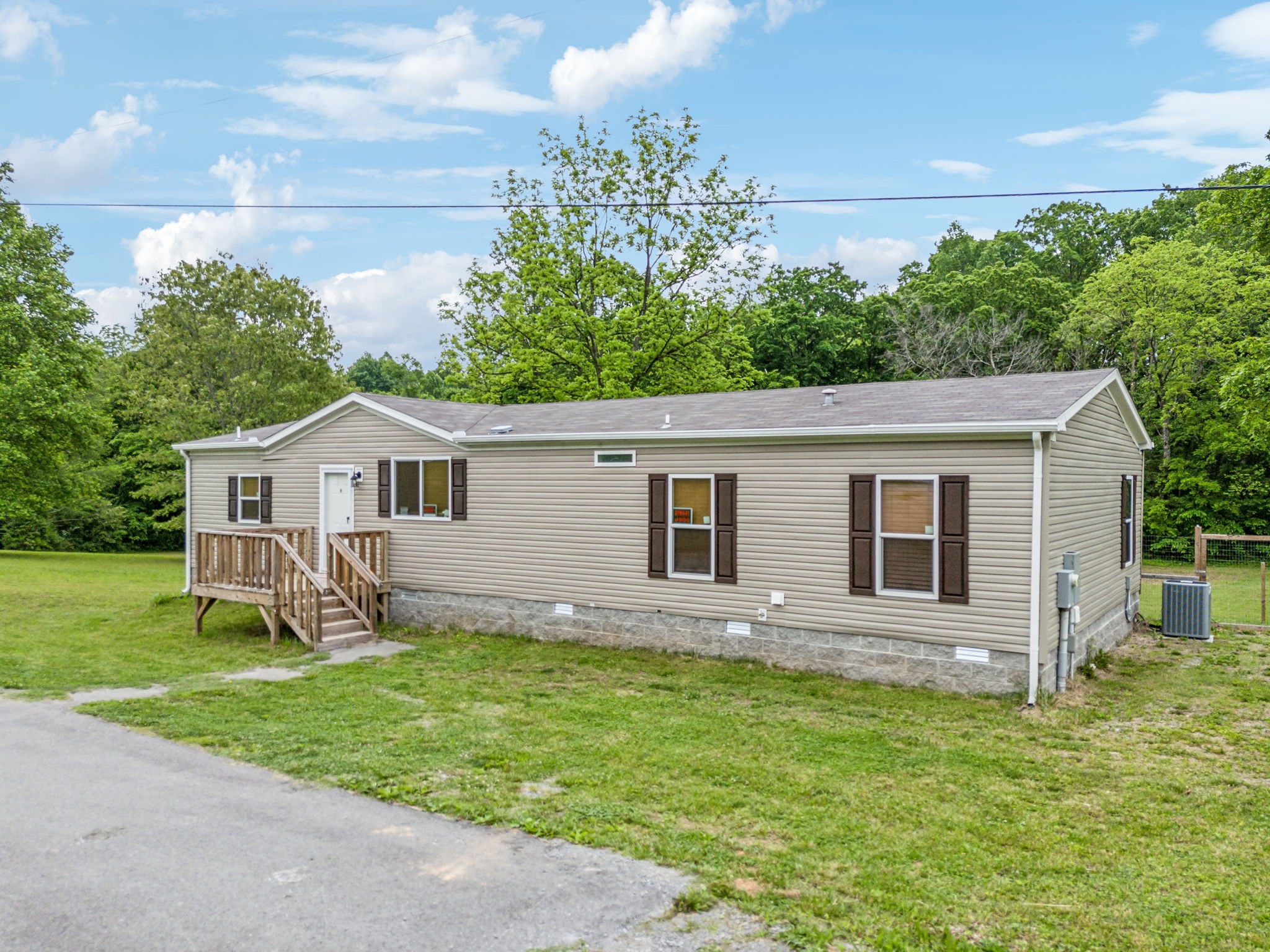 6834 Highway 31 E