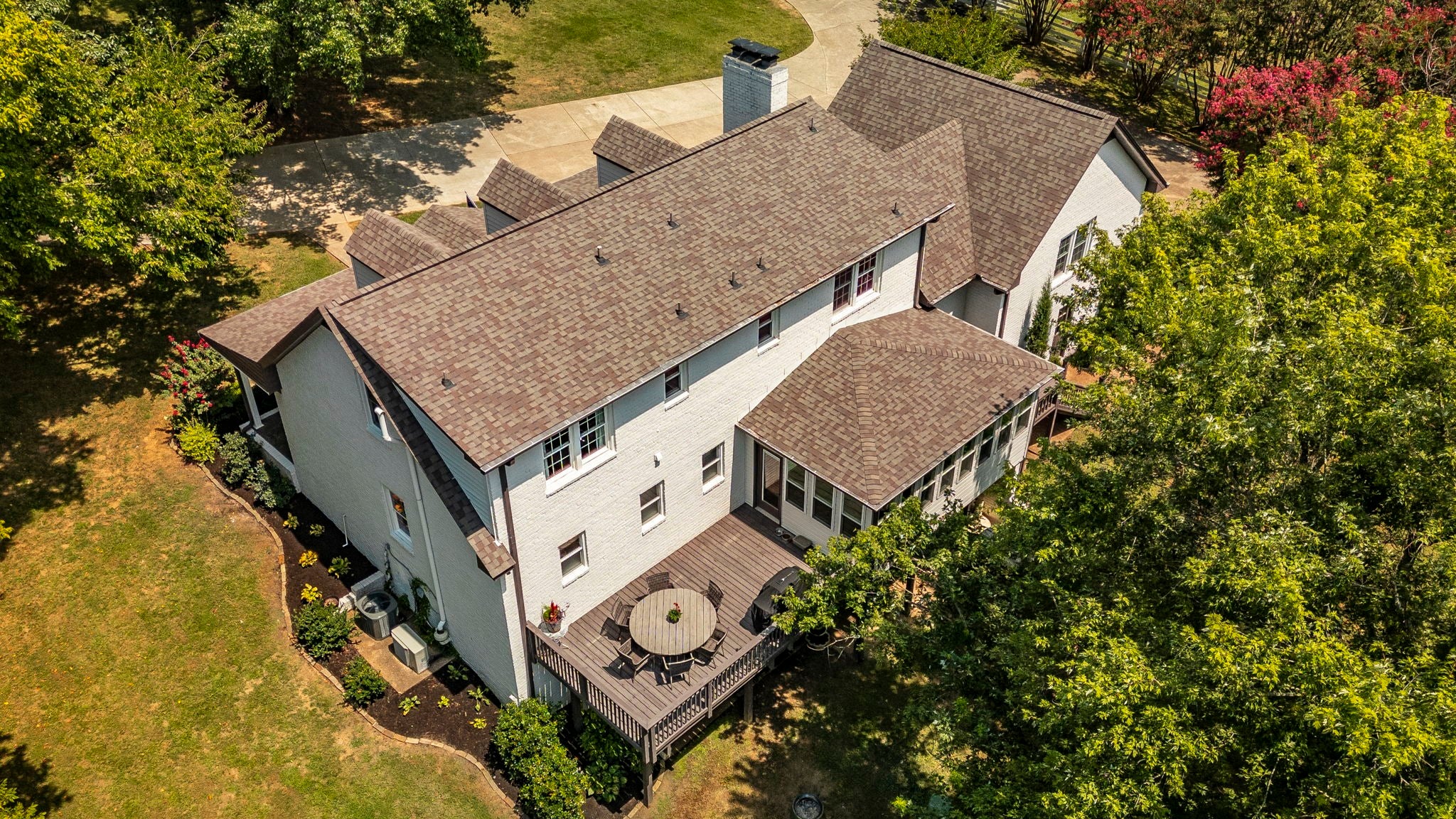 1048 Hillview Dr