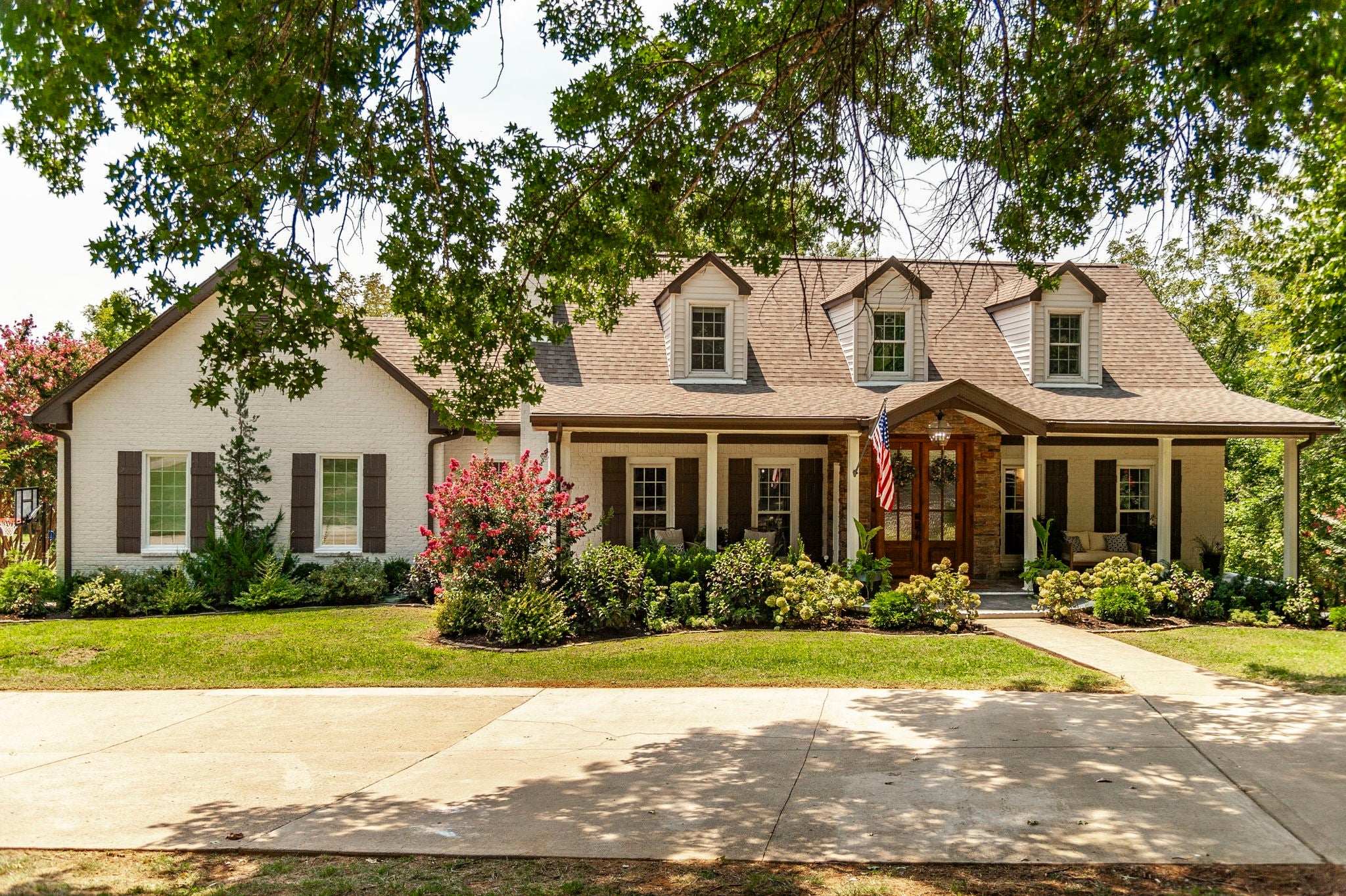 1048 Hillview Dr