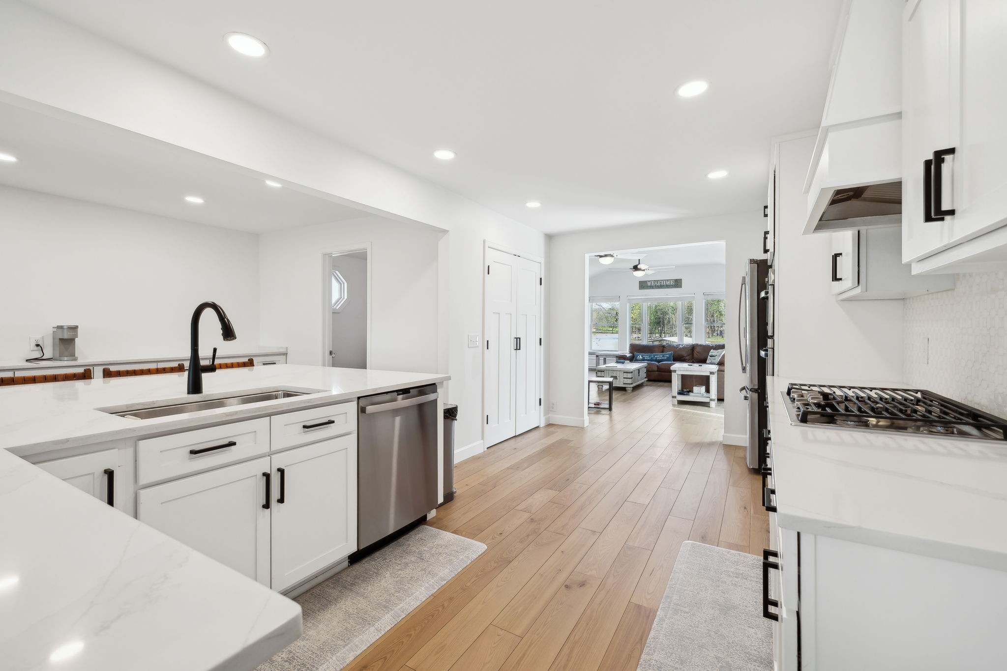 1048 Edgewater Cir