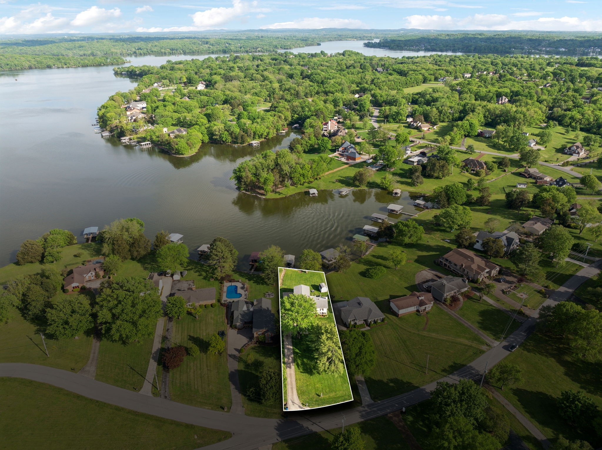 1048 Edgewater Cir