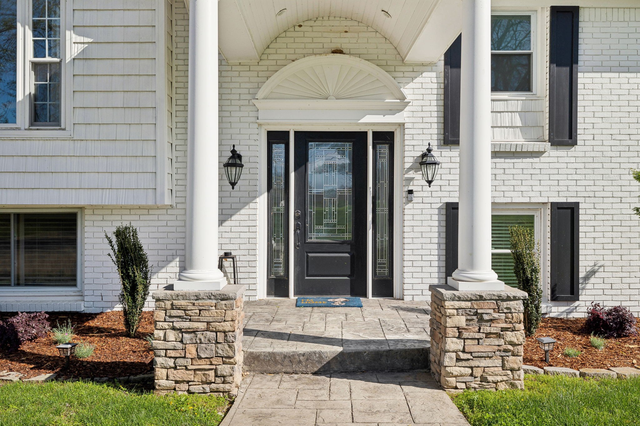 1048 Edgewater Cir