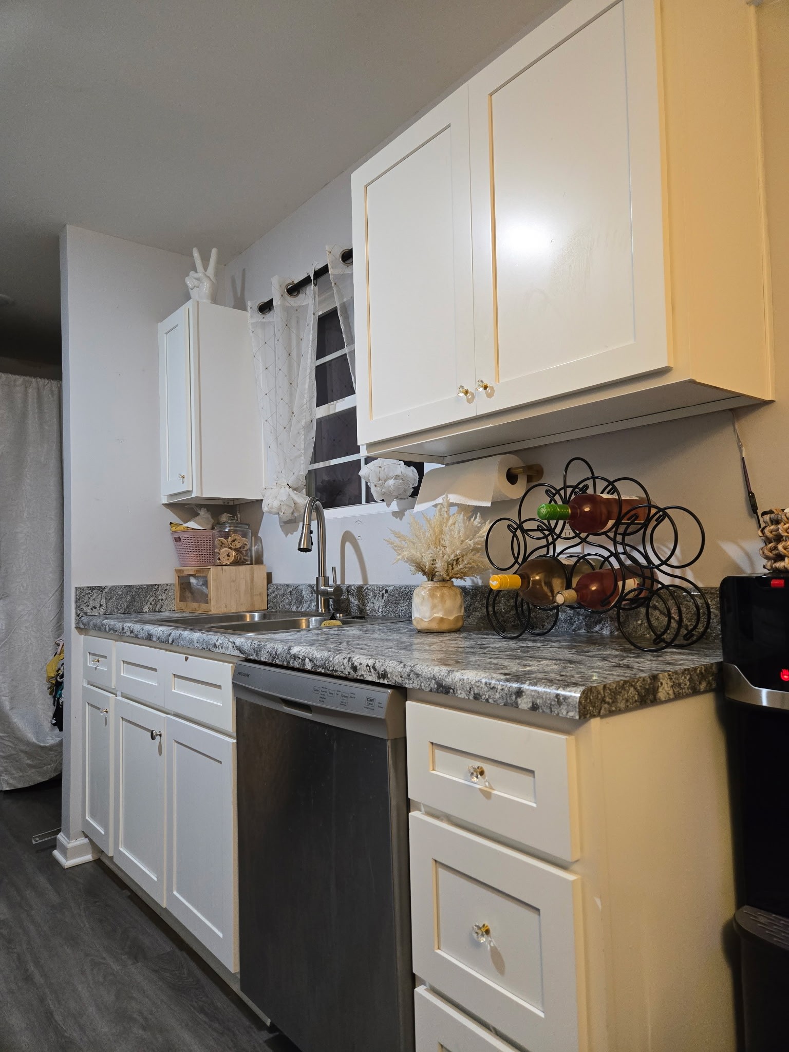 484 Meadowbrook Dr