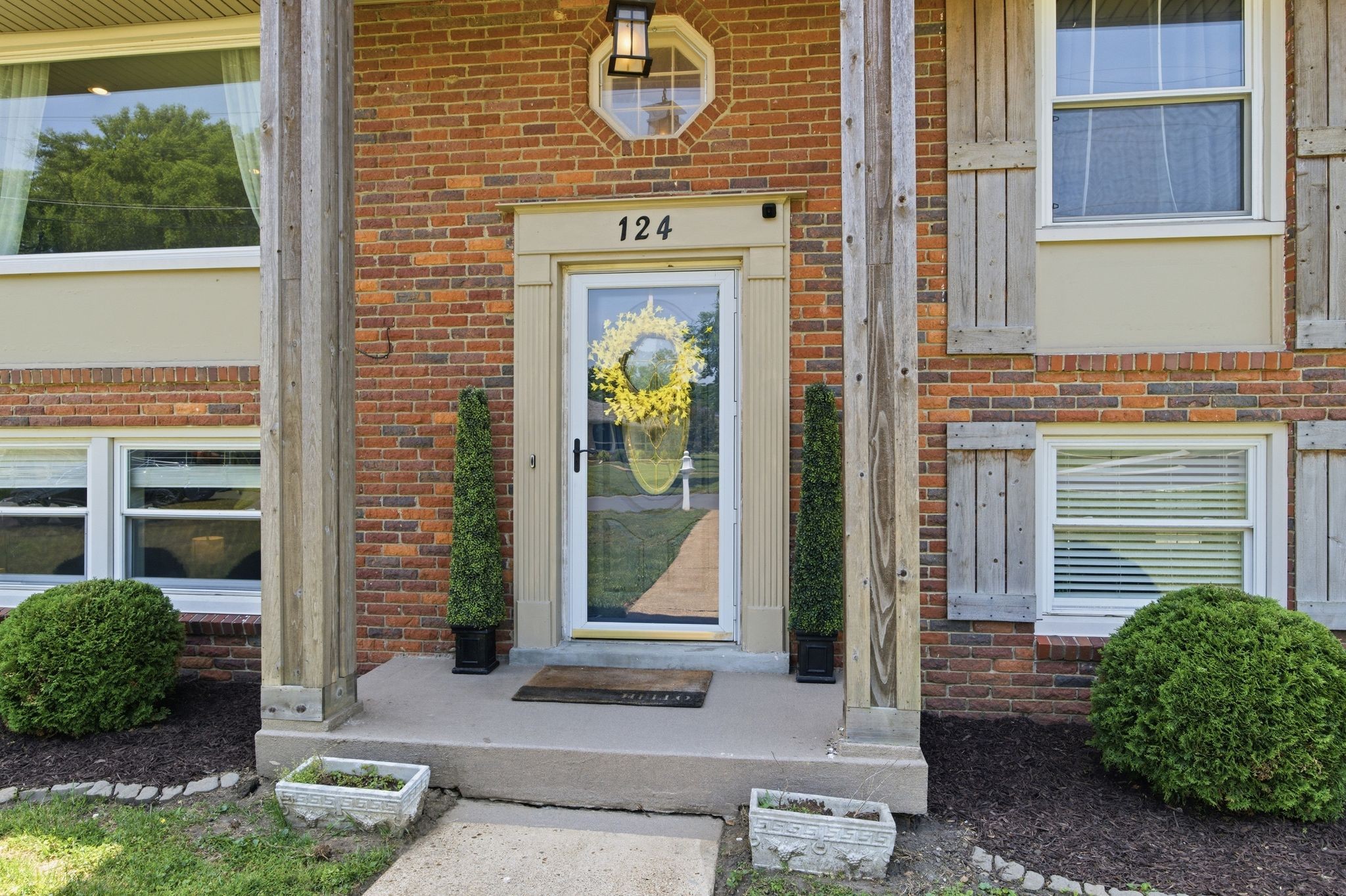124 Chippendale Dr