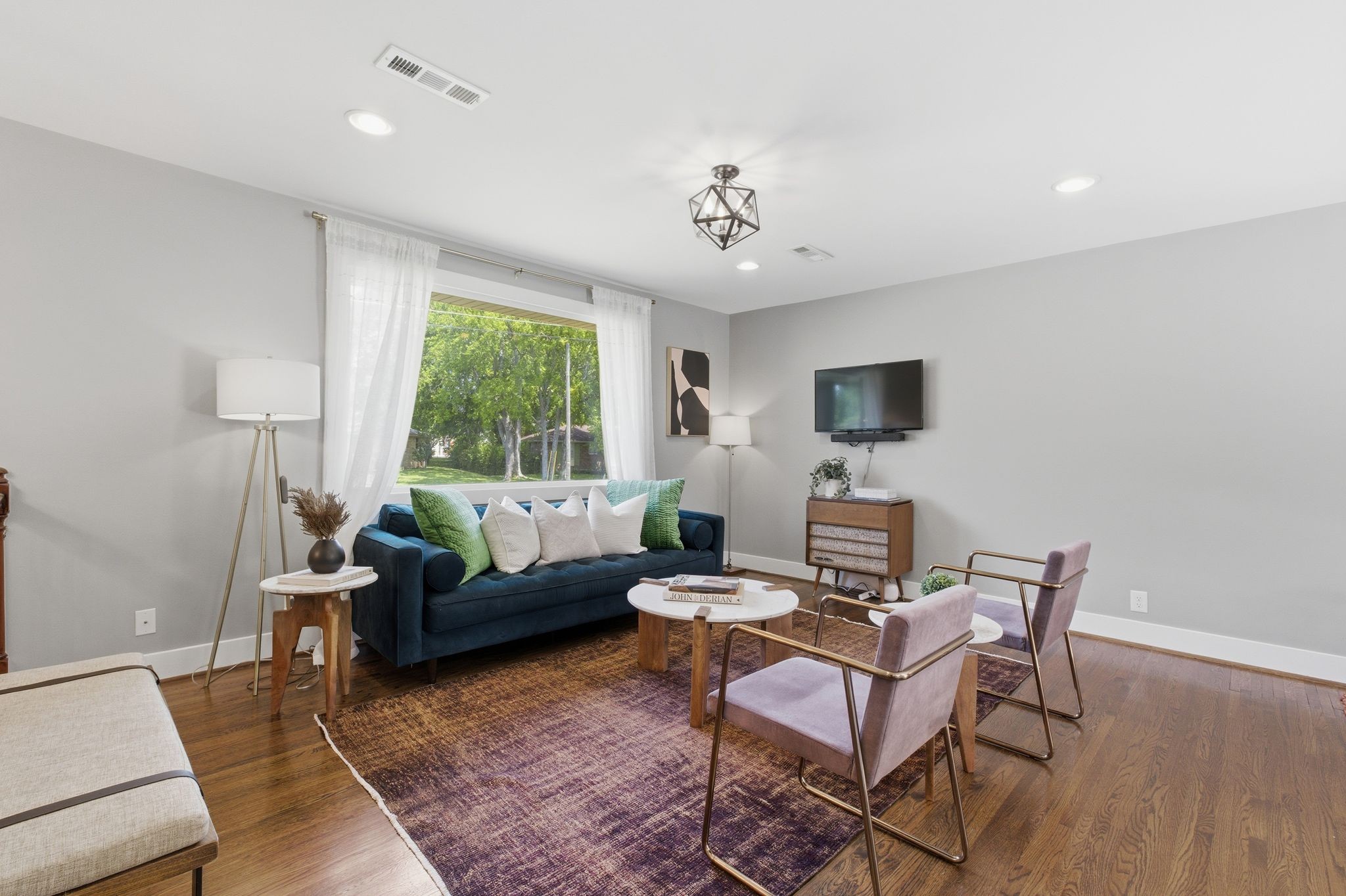 124 Chippendale Dr
