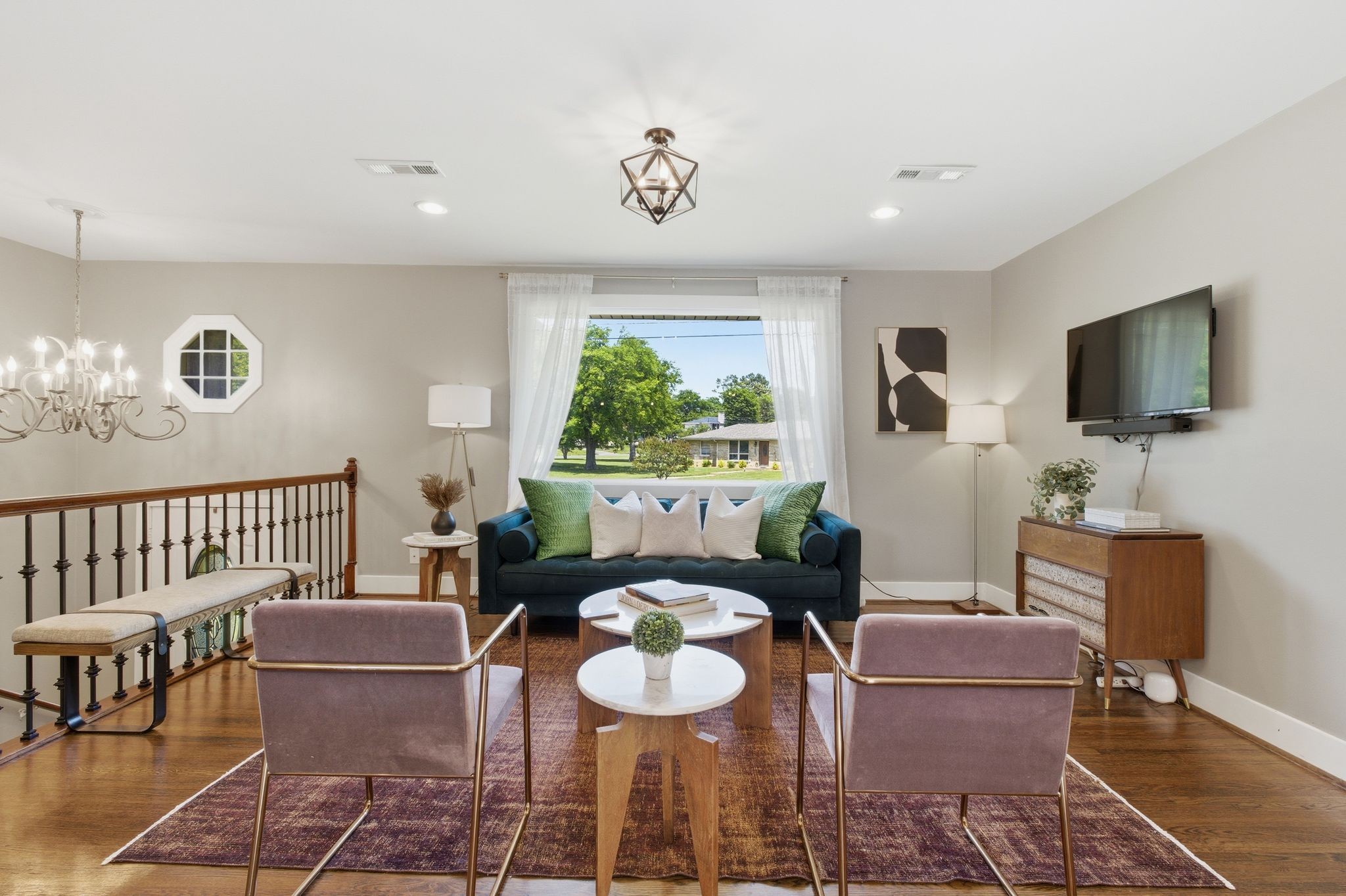 124 Chippendale Dr