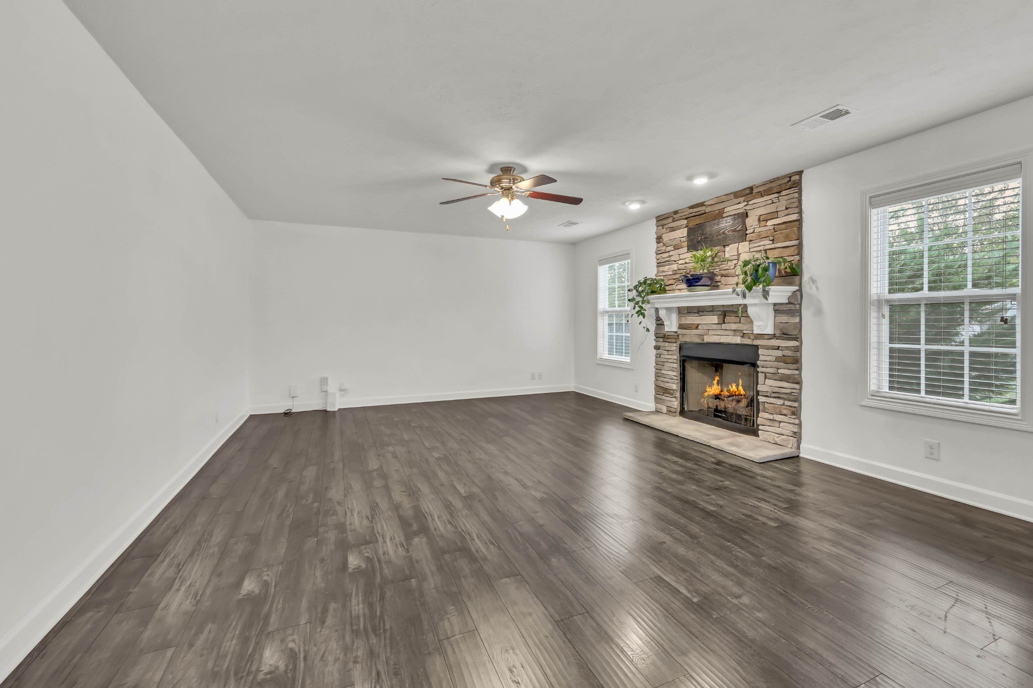 3735 Windmill Dr