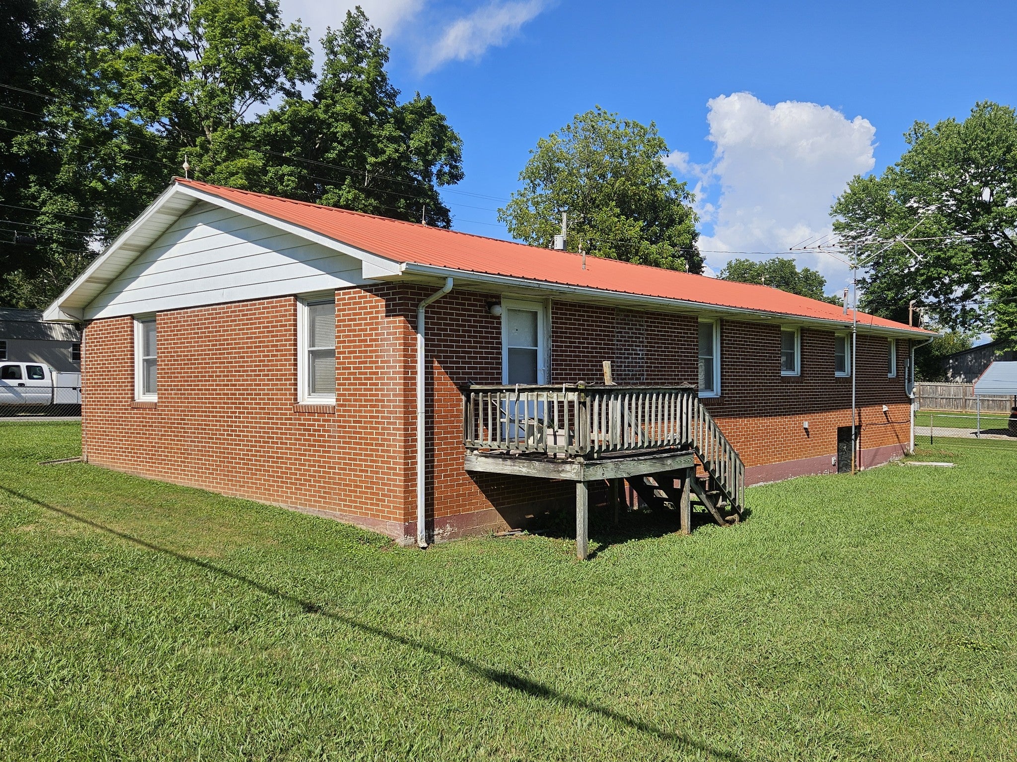 299 Mountain St