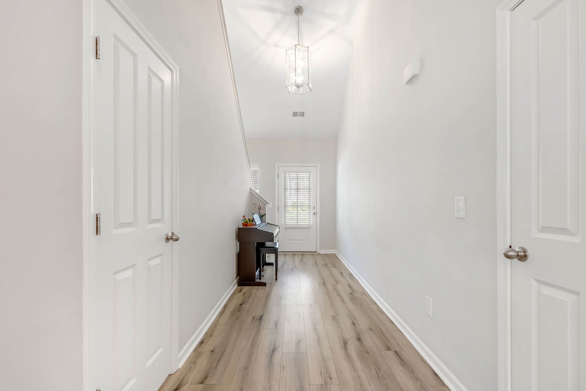 8104 Warbler Way