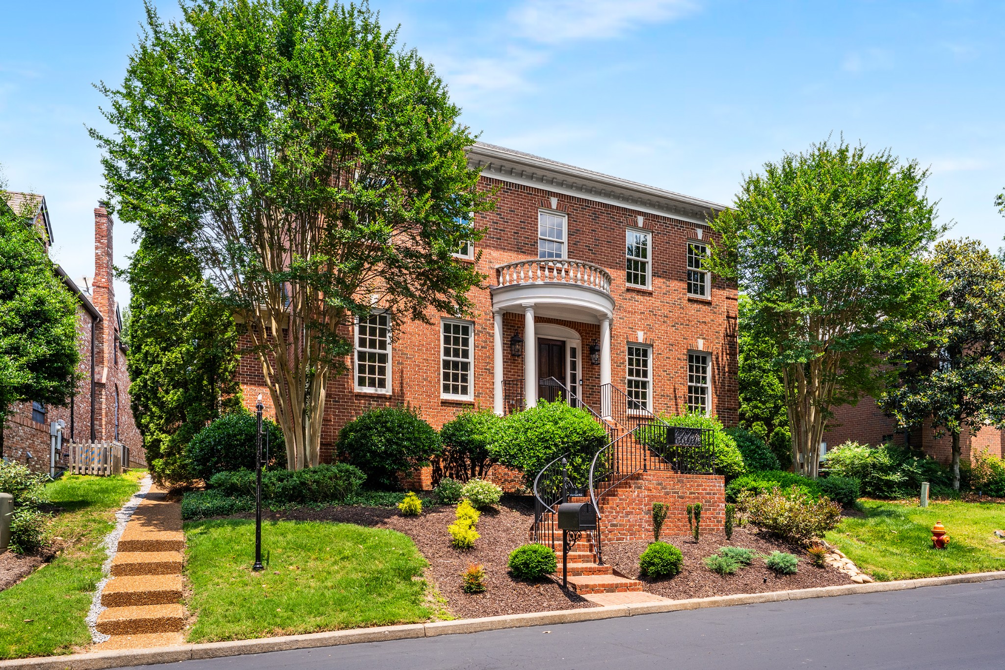 53 Whitworth Blvd