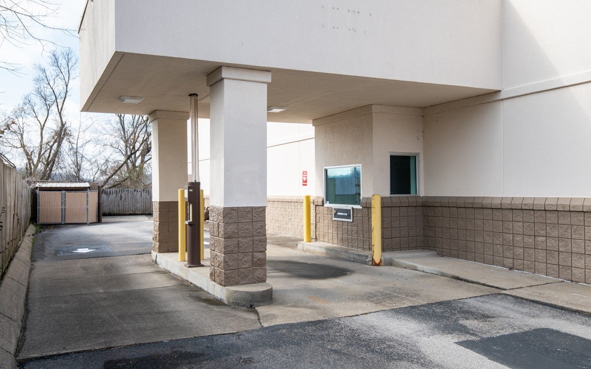 210 E McMurry Blvd