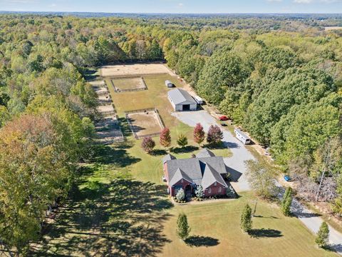 1045 Hoof & Paw Trl Springfield TN 37172
