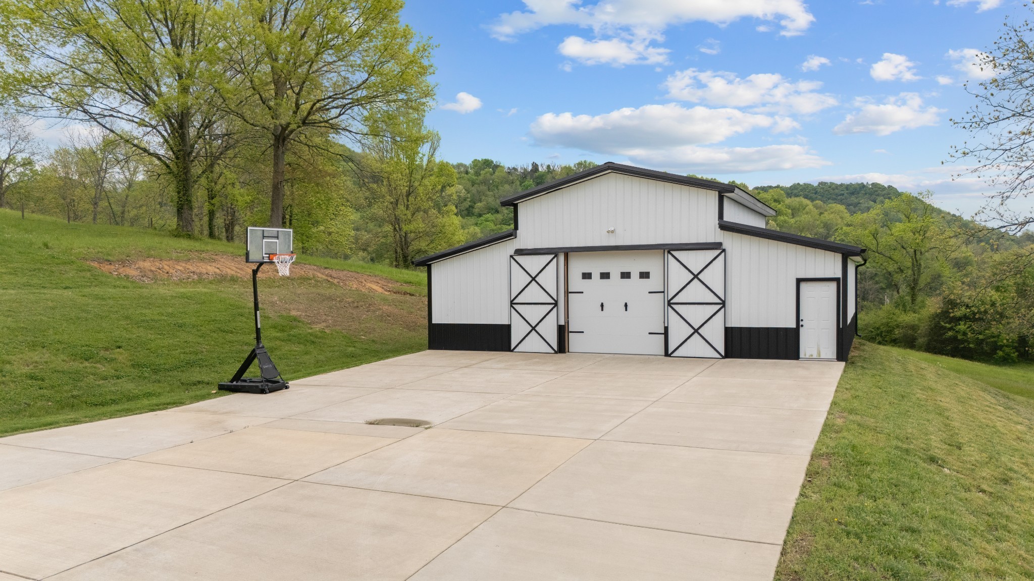 3945 Hartsville Rd