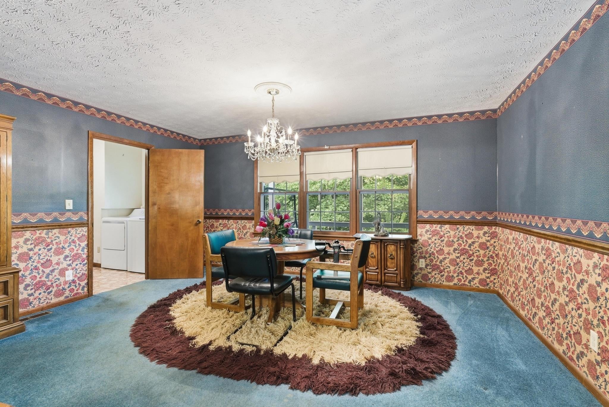 99 Hilltop Ln