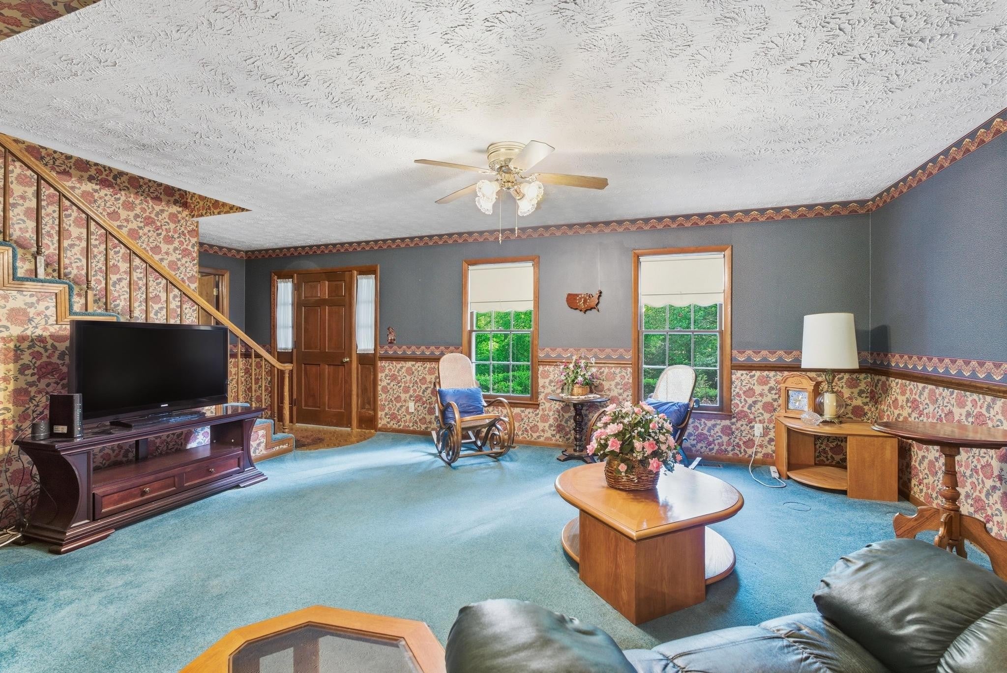 99 Hilltop Ln