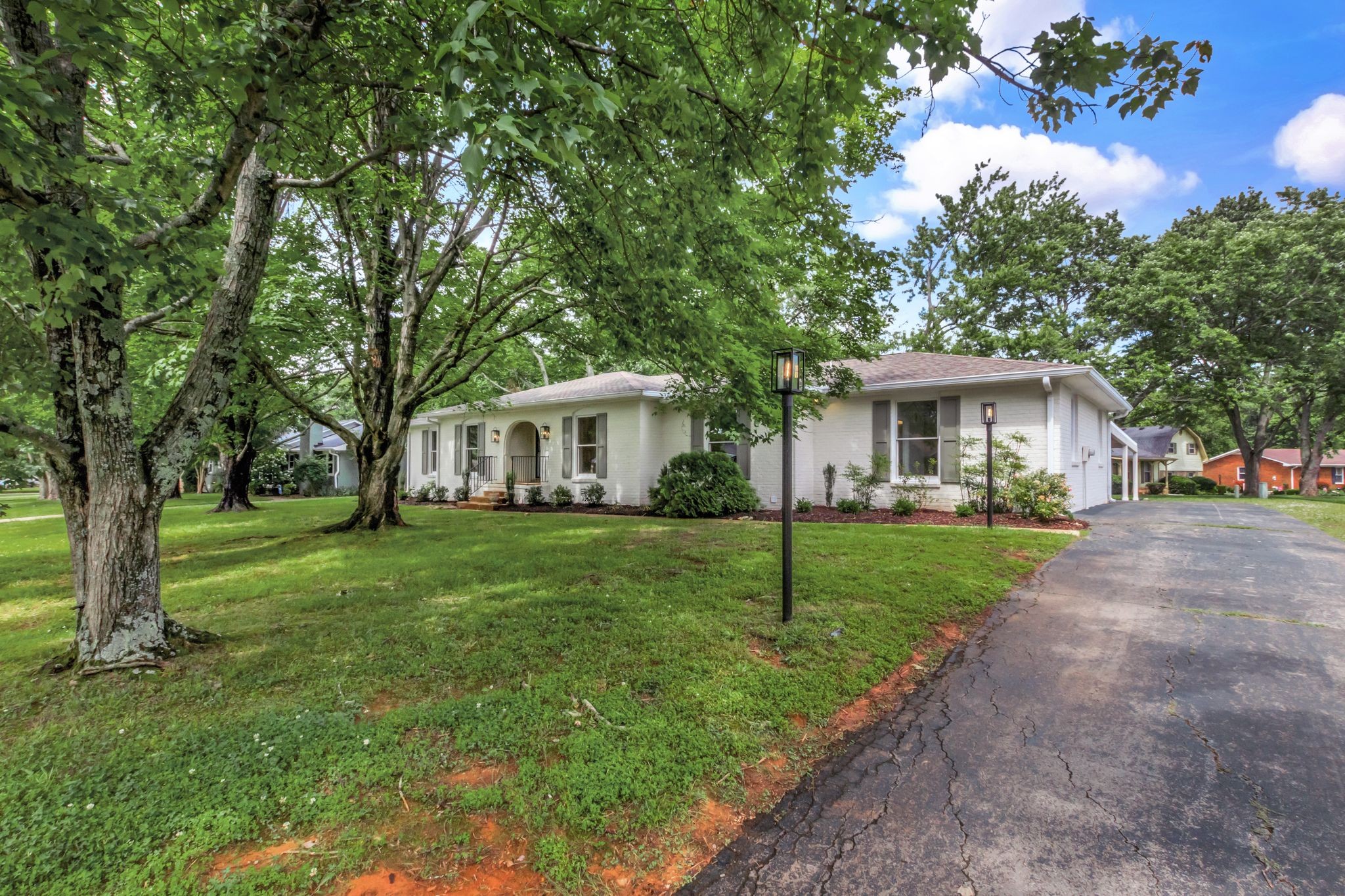 2302 Surrey Dr