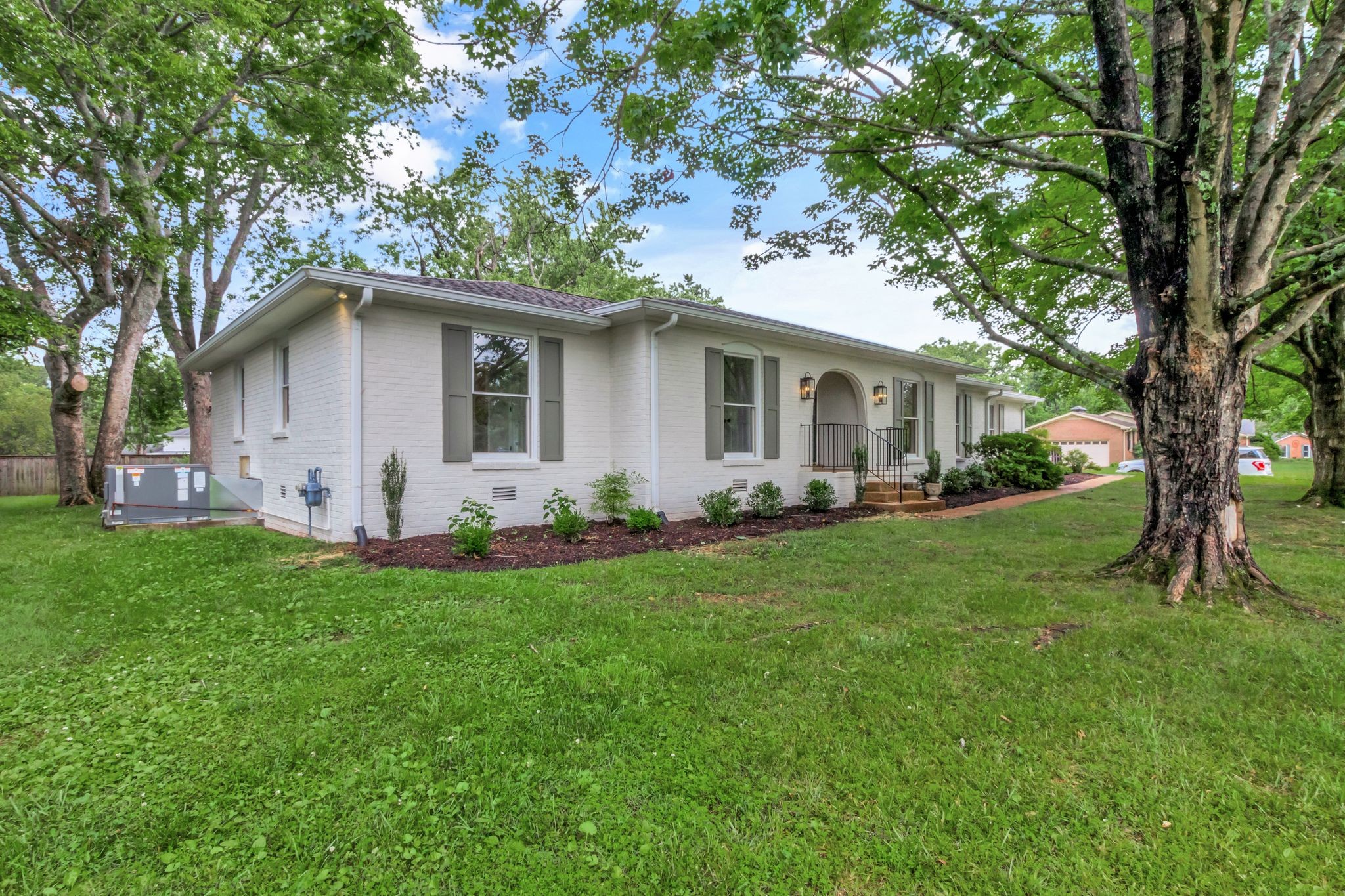 2302 Surrey Dr