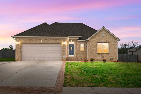 Photo of 421 Simon St, Hopkinsville, KY 42240 (MLS # 3168149)