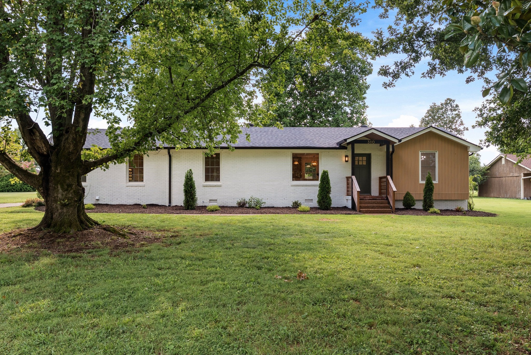 310 Lisa Ln