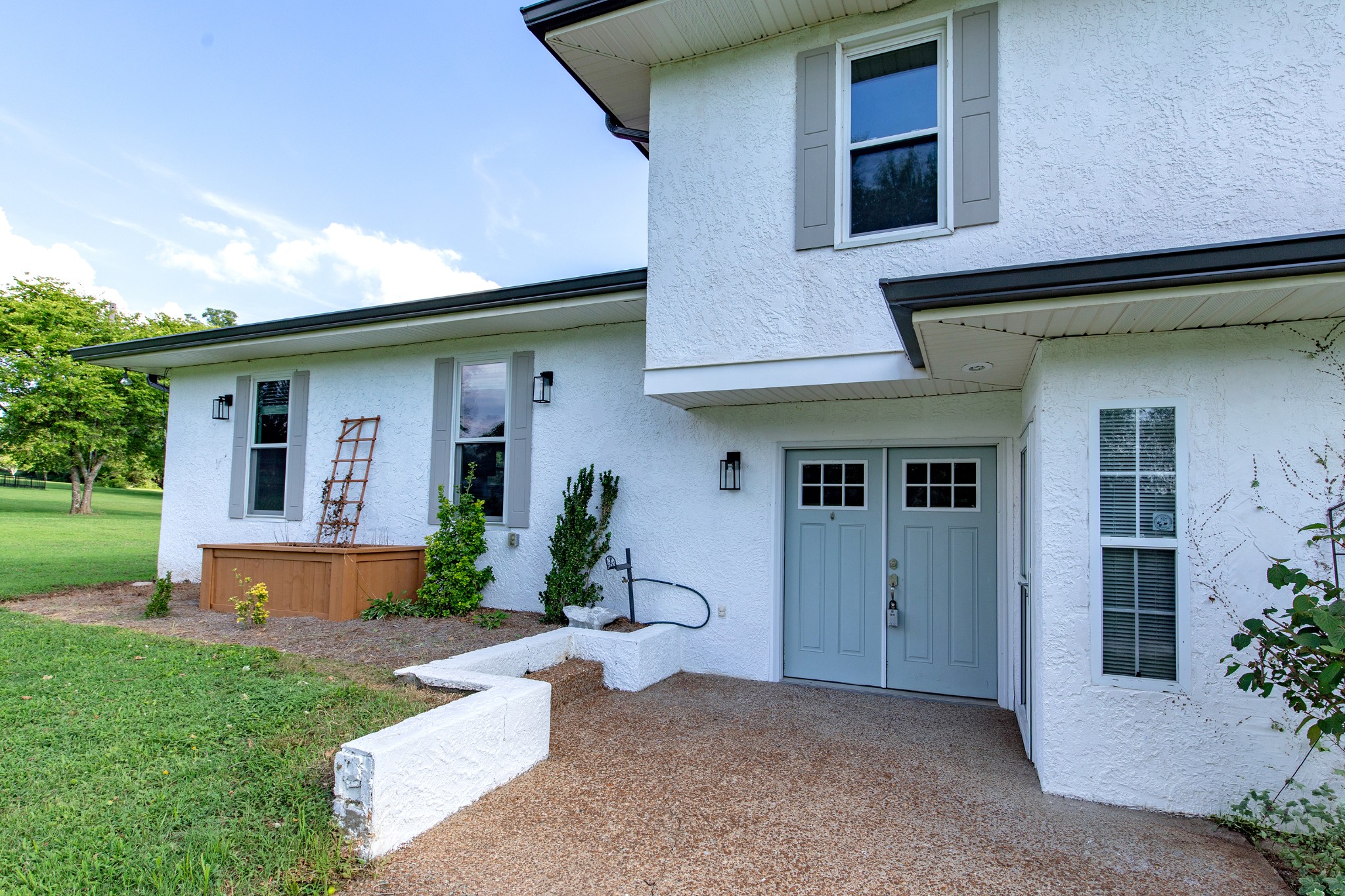 557 Peach Valley Rd