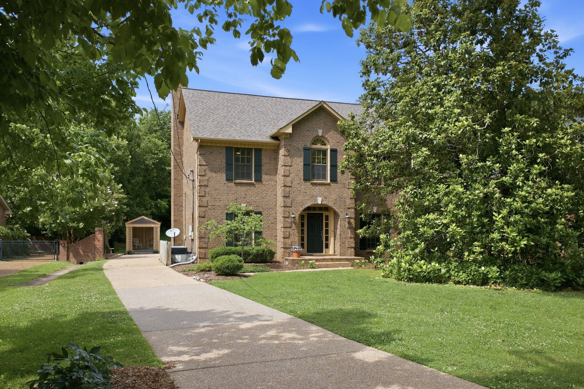 4-bed home for sale in Nashville, TN 37215, 1464 Tyne Blvd 1464 Tyne Blvd, Nashville TN 37215 4-bed home, photo 2 of 45