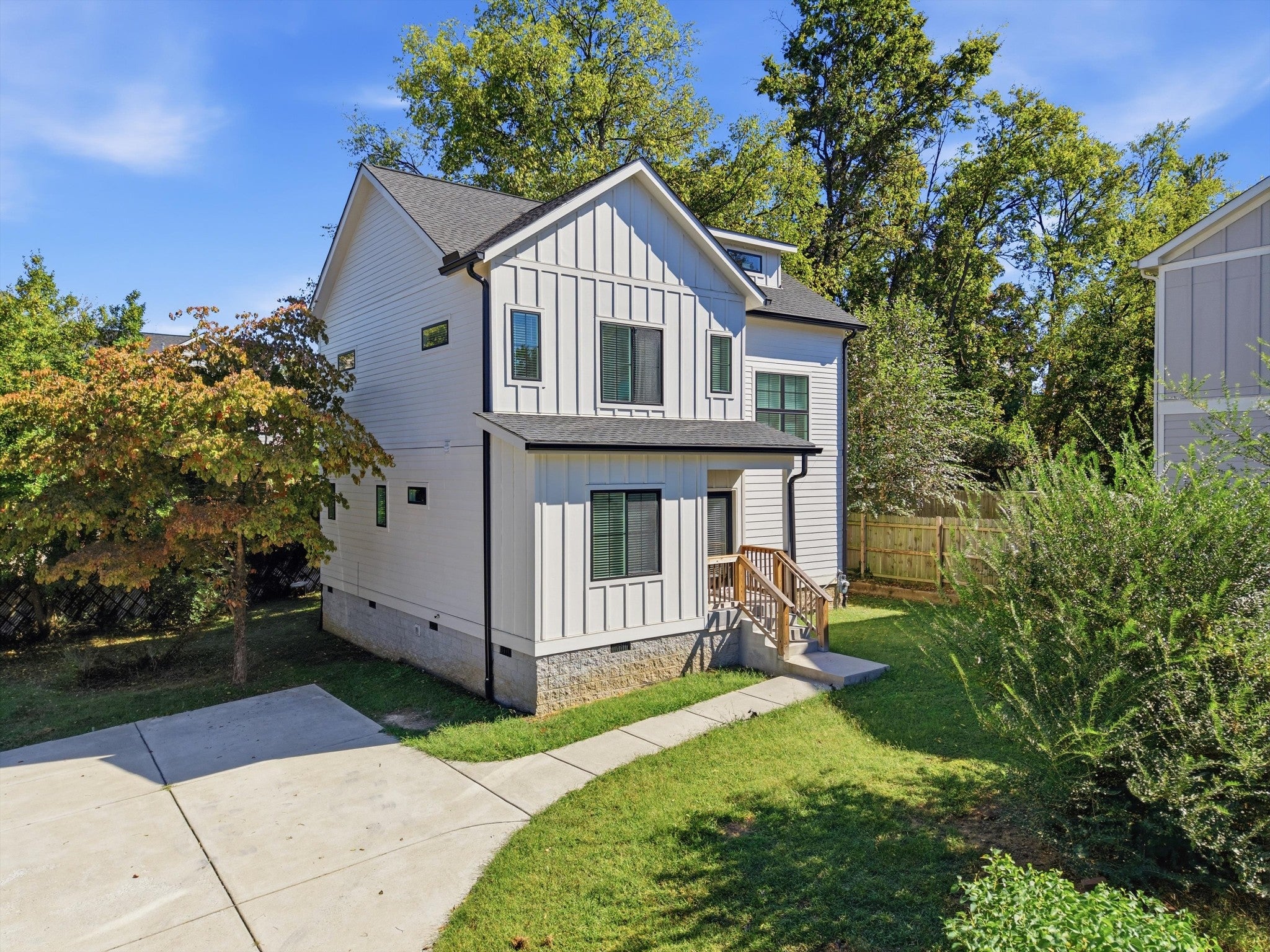 4-bed listing at 1509b Corder Dr, Nashville