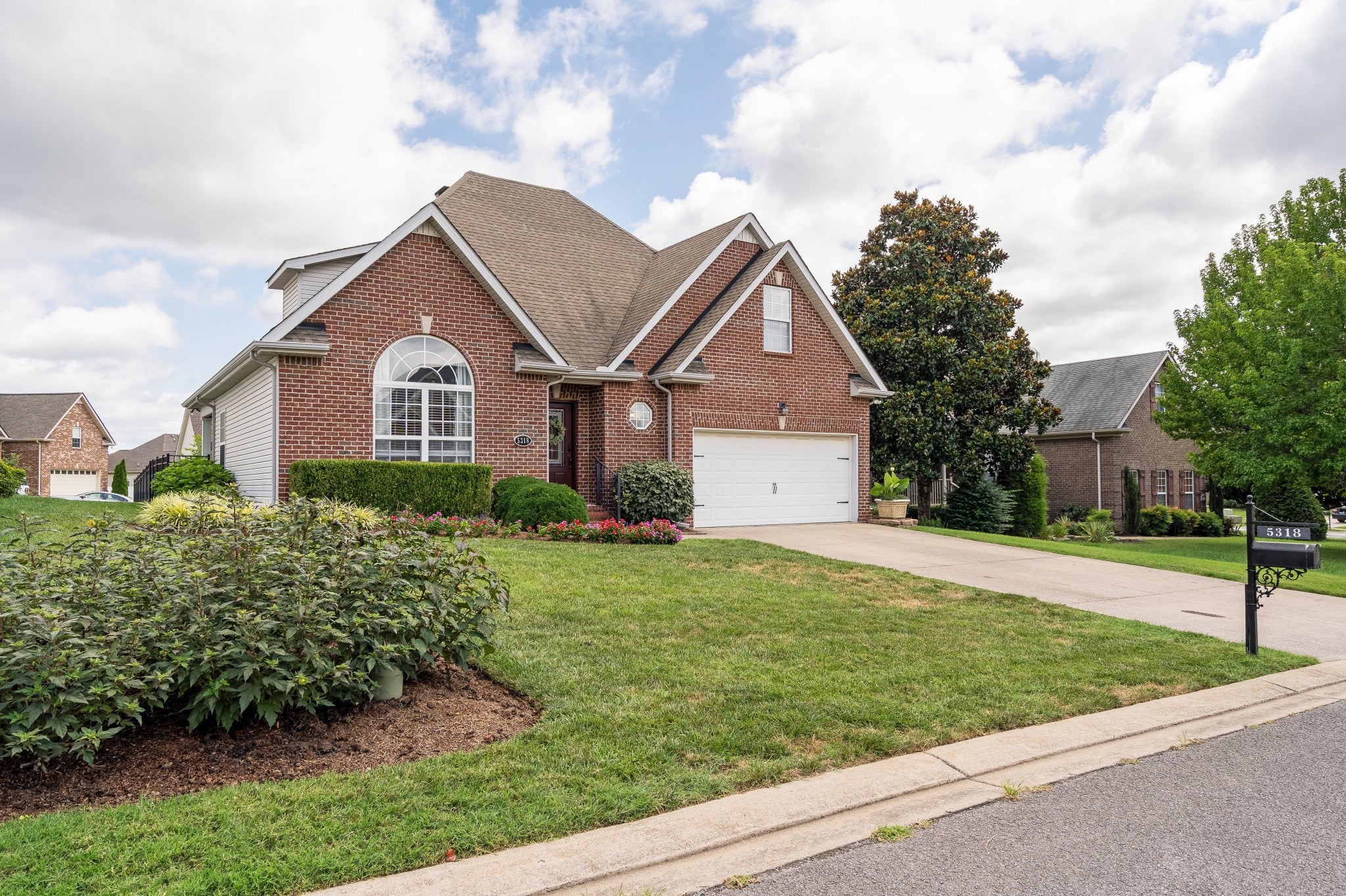 5318 Cloister Dr