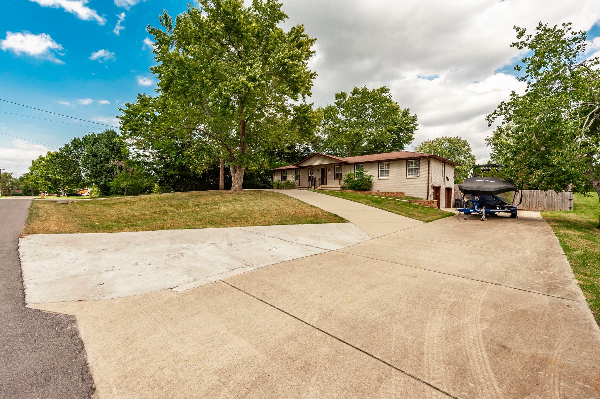 140 La Plaza Dr