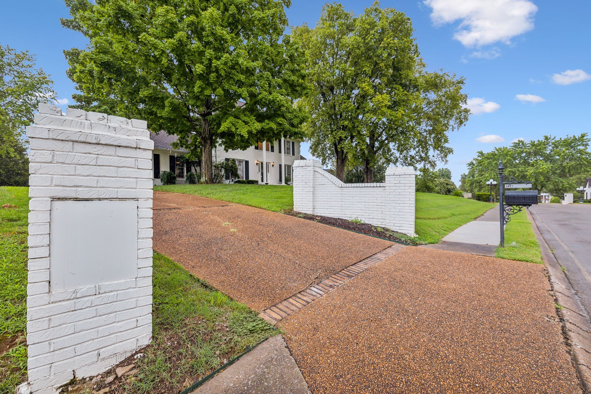 225 Ashawn Blvd