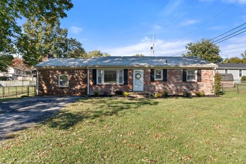2706 Driftwood Dr Springfield TN 37172