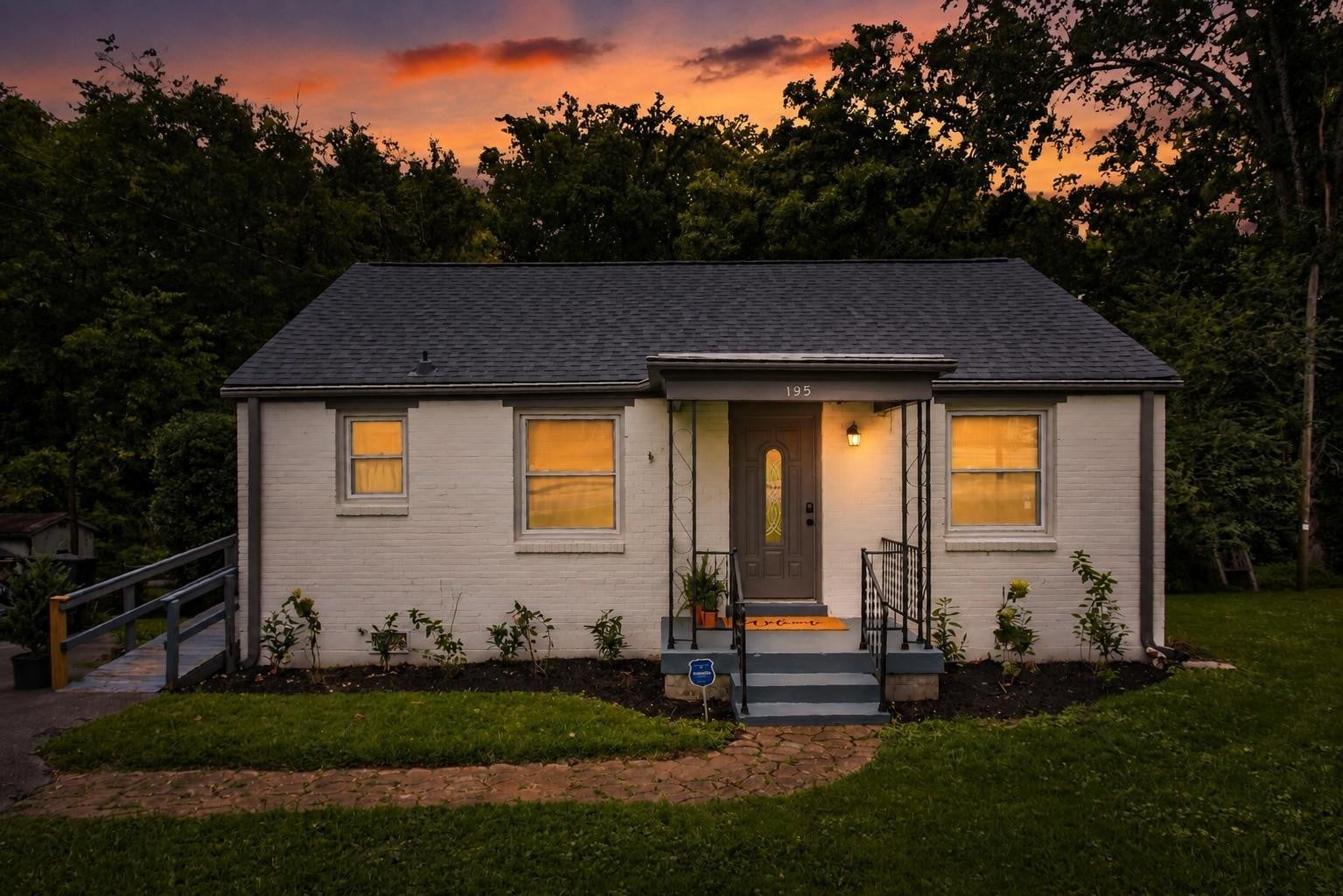 2-bed home for sale in Nashville, TN 37214, 195 Graylynn Dr 195 Graylynn Dr, Nashville TN 37214 2-bed home, photo 1 of 33