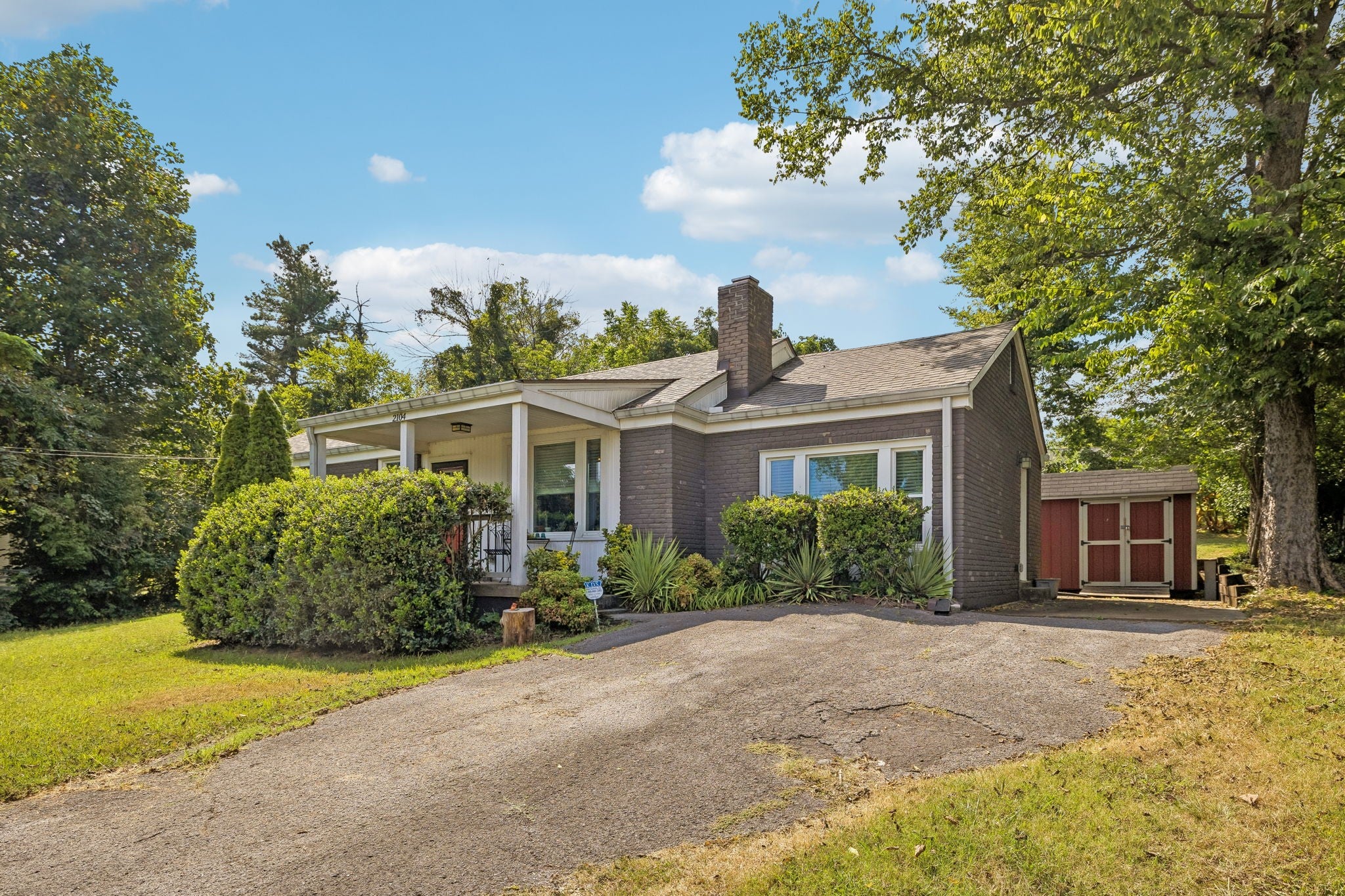 3-bed listing at 2104 Fernwood Dr, Nashville